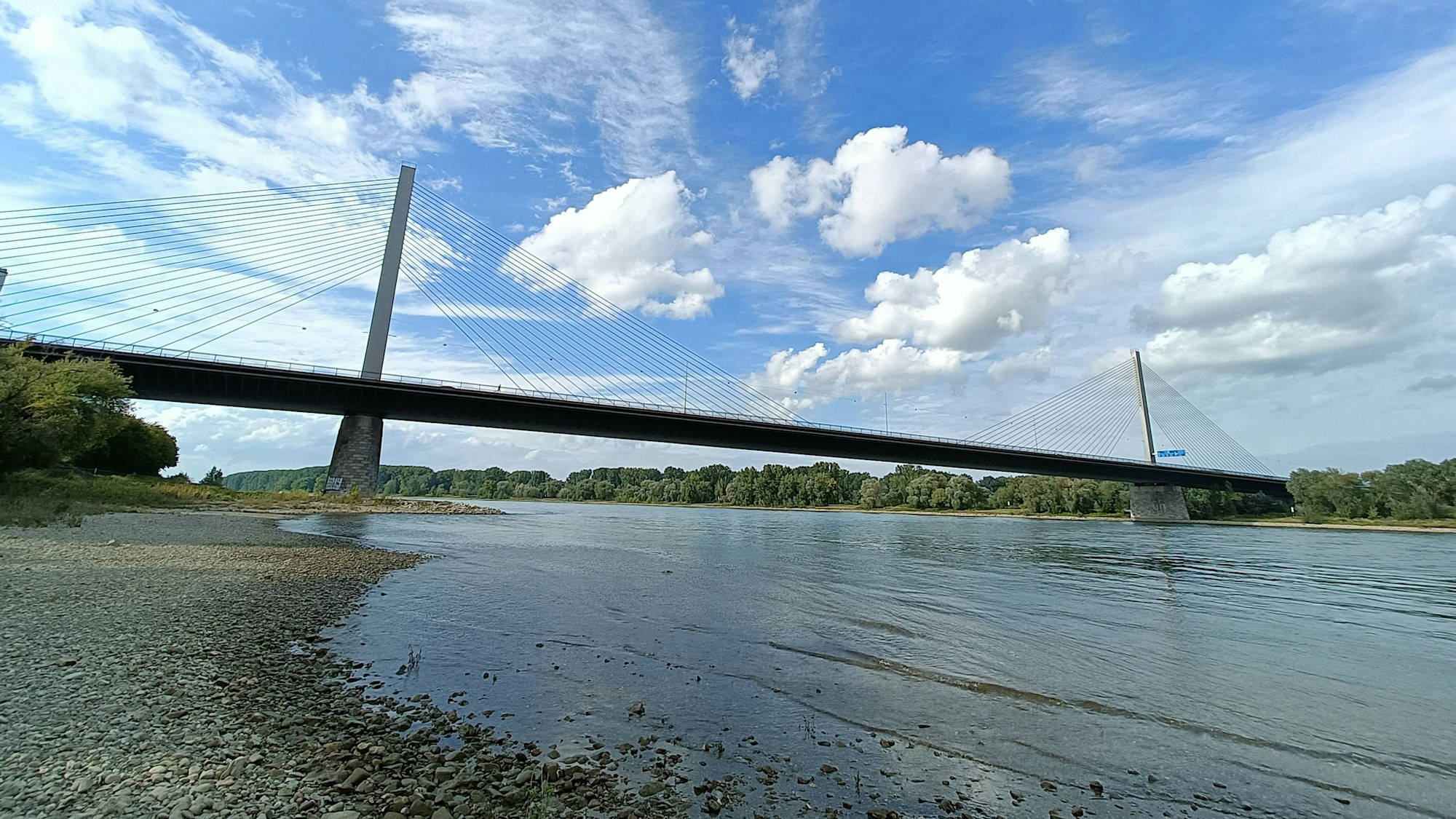 Die Bonner Nordbrücke wird ab Januar für Lkw über 7,5 Tonnen gesperrt.