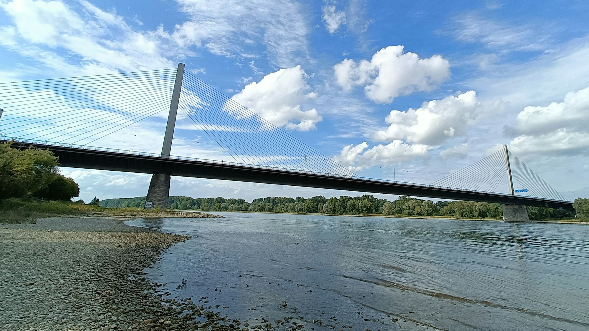 Ab Anfang Februar will die Autobahn GmbH des Bundes die Bonner Nordbrücke für Fahrzeuge sperren, die schwerer als 7,5 Tonnen sind. Das gilt dann auch für Linienbusse.