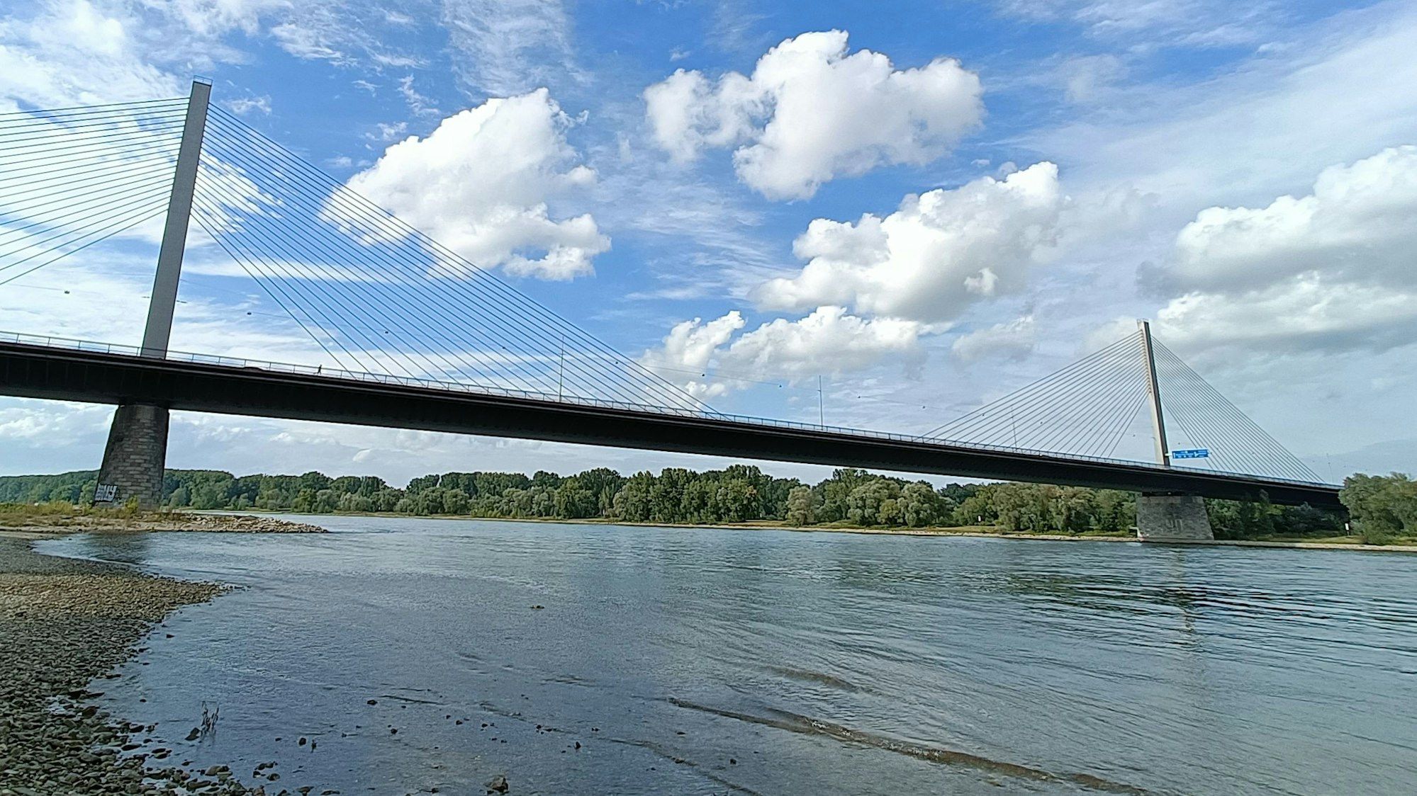 Erhebliche Einschränkungen soll es ab Mitte Januar für den Verkehr auf der Bonner Nordbrücke geben.