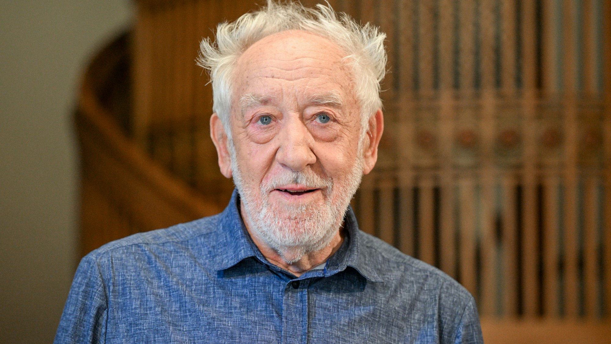 ARCHIV - 03.09.2024, Berlin: Dieter Hallervorden stellt auf der Jahrespressekonferenz seines Schlosspark-Theaters den Spielplan für die Spielzeit 2024/25 vor.