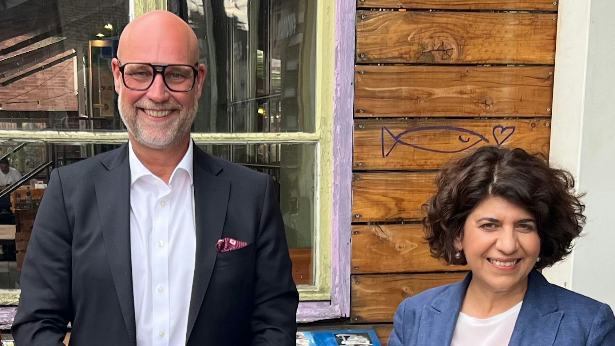 Volker Görzel und Berivan Aymaz vor dem Talk in der Kölner Wohngemeinschaft