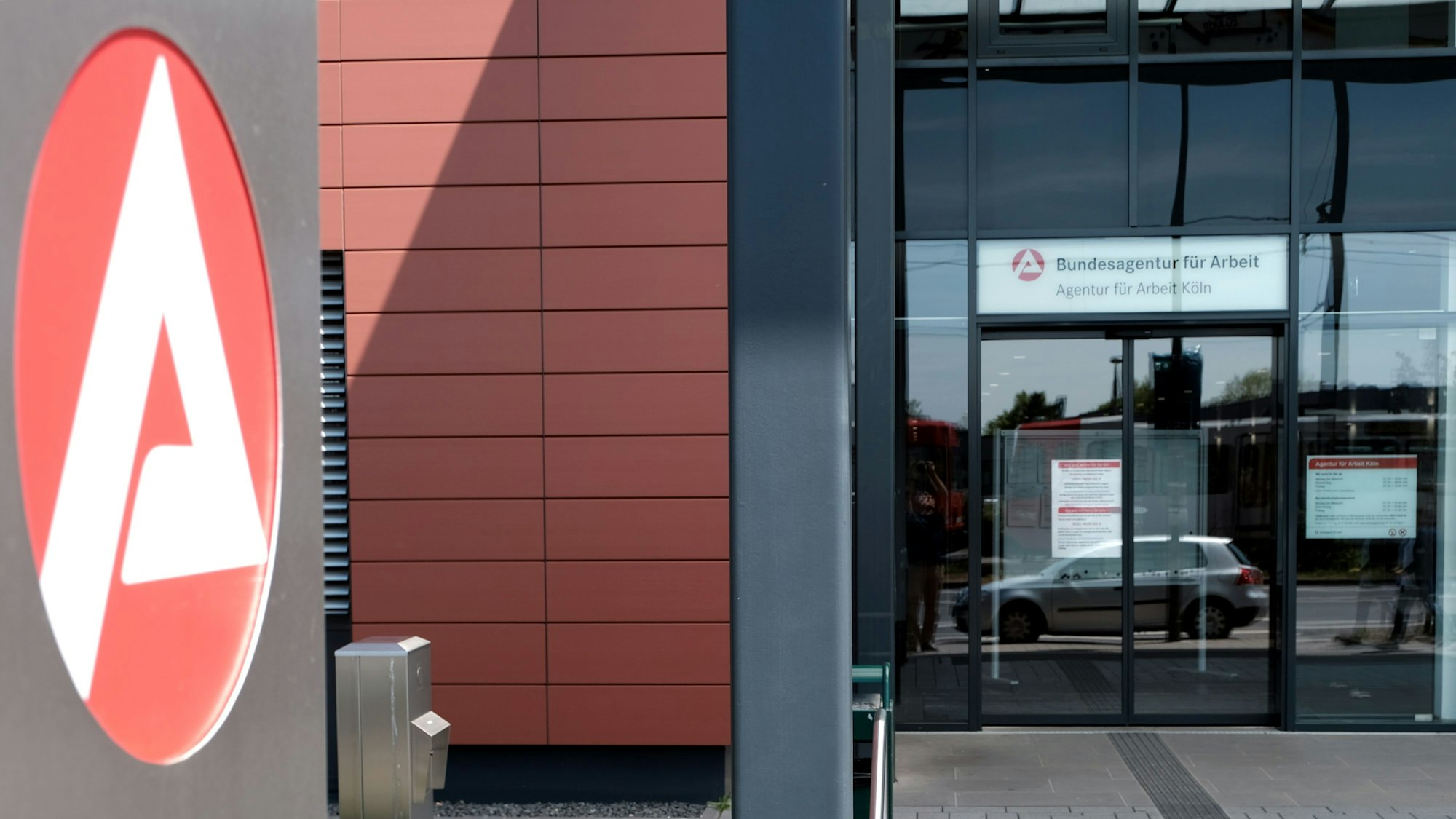 Außenaufnahme der Agentur für Arbeit in Köln