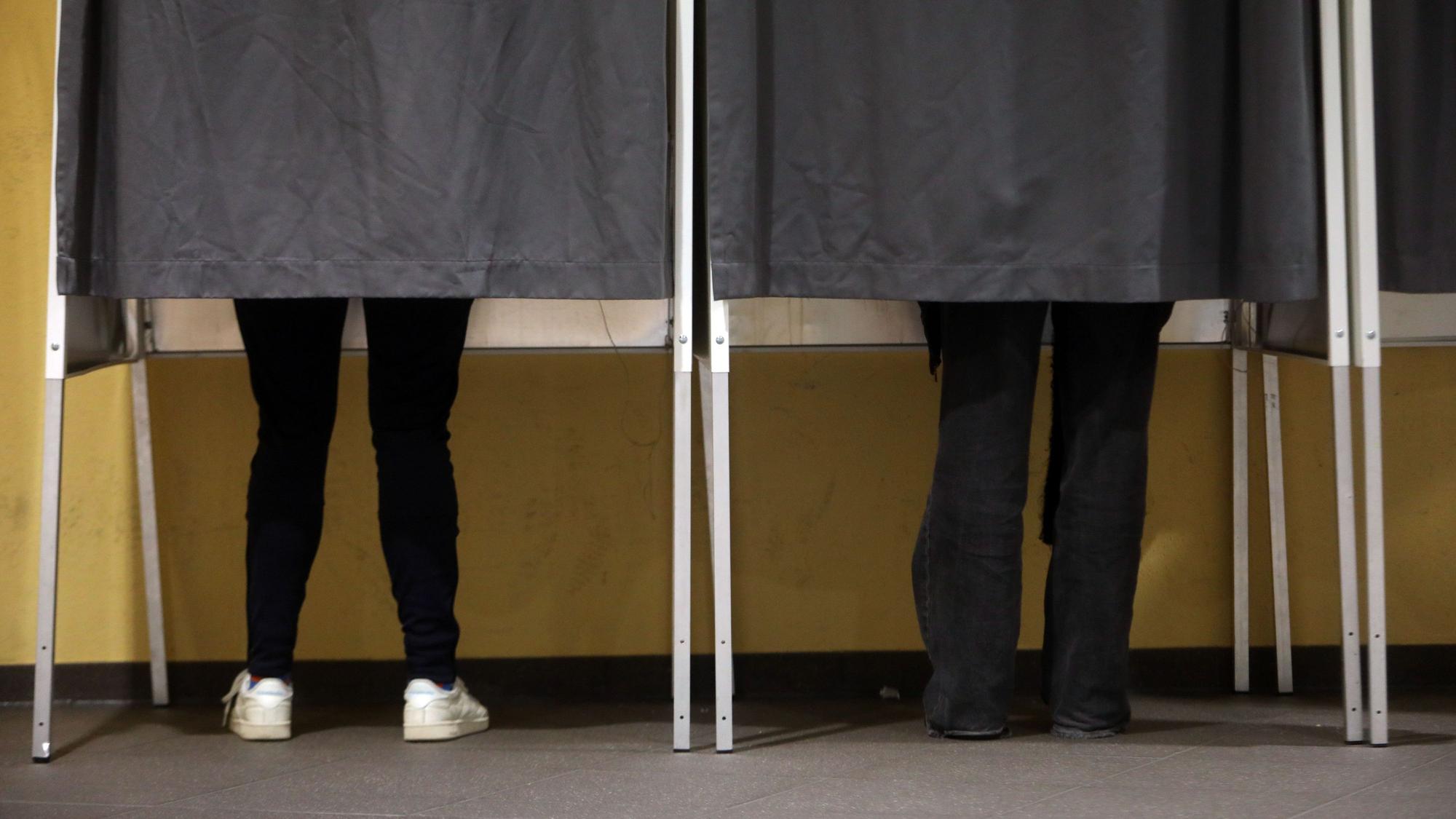 Wahlkabinen in Kalk bei der Bundestagswahl 2025