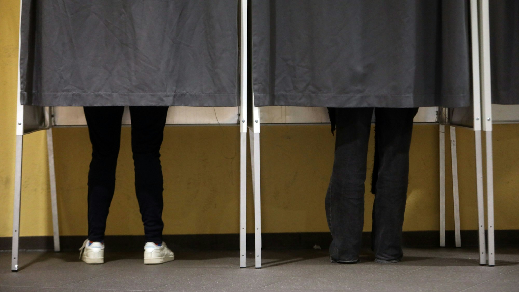 Wahlkabinen in Kalk bei der Bundestagswahl 2025