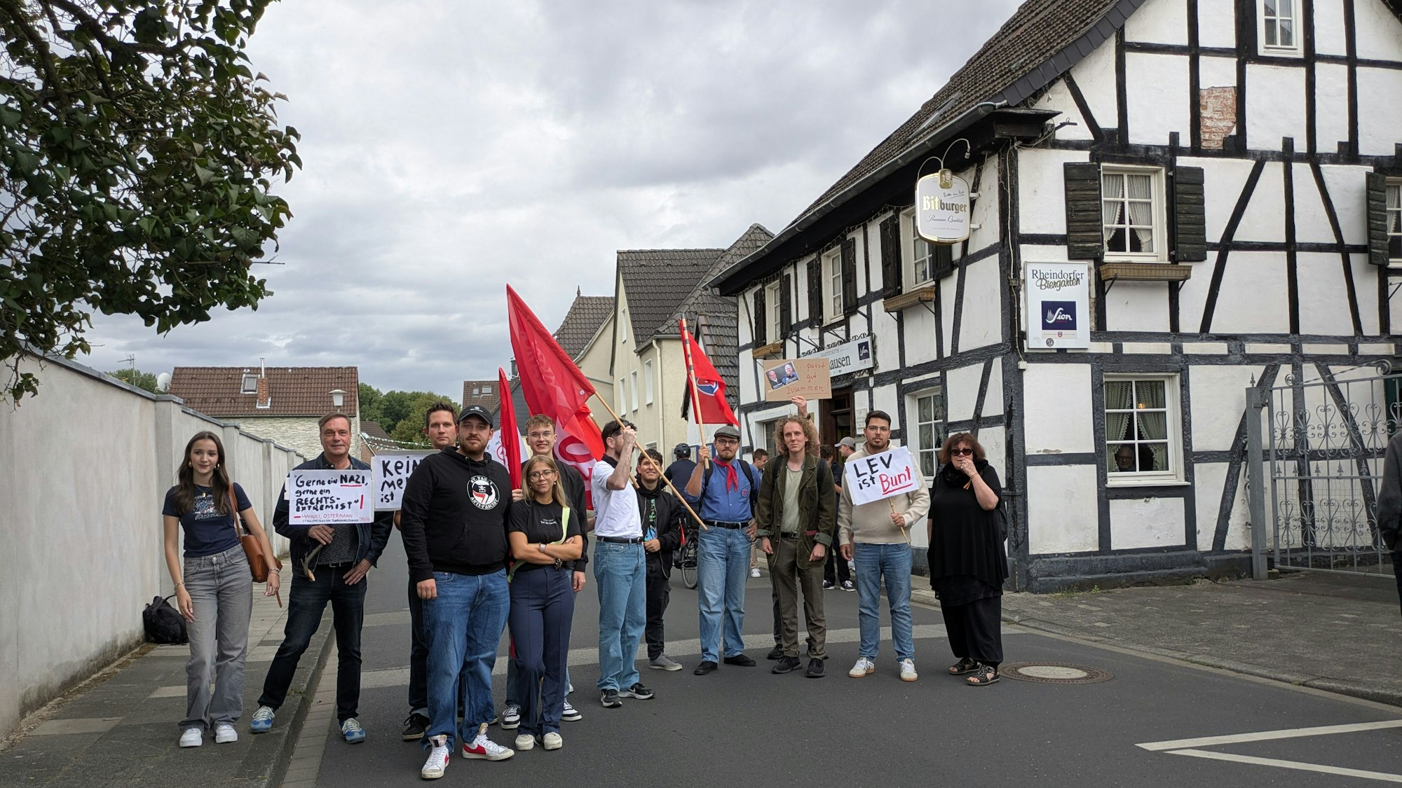 Rund 15 Jusos hatten sich zur Demo zusammengefunden.