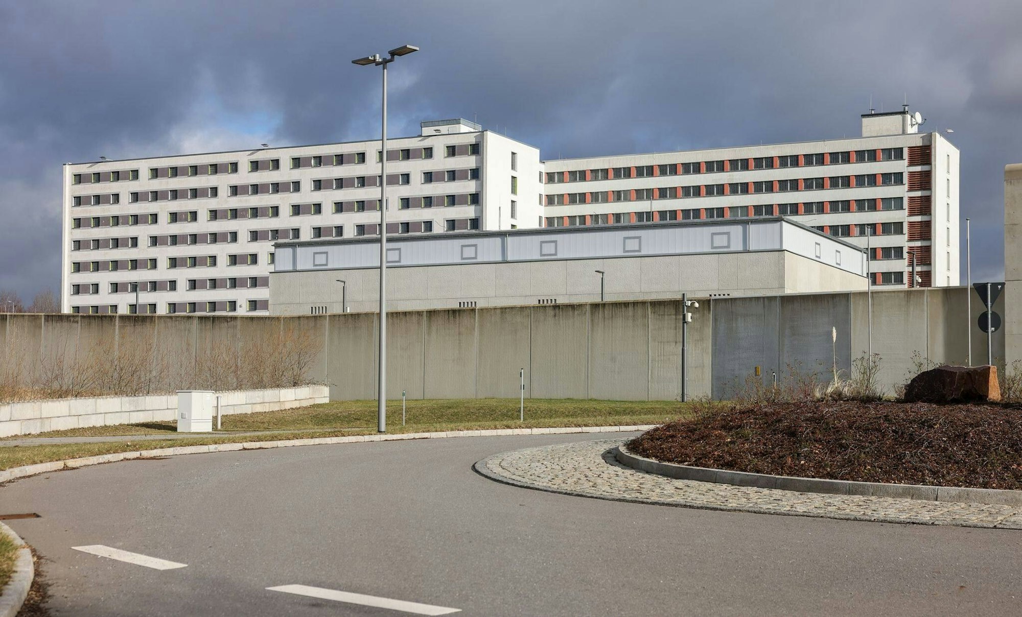 Das Frauengefängnis in Chemnitz: Hier soll die Rechtsextremistin Marla-Svenja Liebich ihre Haftstrafe verbüßen. (Archivbild). /