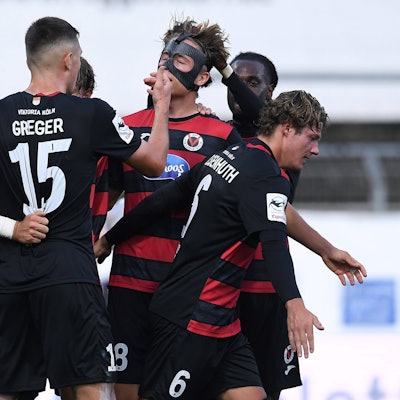 Fußball 3. Liga 4. Spieltag FC Viktoria Köln - SSV Jahn Regensburg am 29.08.2025 im Sportpark Höhenberg in Köln Torjubel zum 1:0 durch Tim Kloss Köln DFB regulations prohibit any use of photographs as image sequences and/or quasi-video. *** Soccer 3 Liga 4 Matchday FC Viktoria Köln SSV Jahn Regensburg on 29 08 2025 at Sportpark Höhenberg in Cologne Goal celebration for 1 0 by Tim Kloss Köln DFB regulations prohibit any use of photographs as image sequences and or quasi video xRx