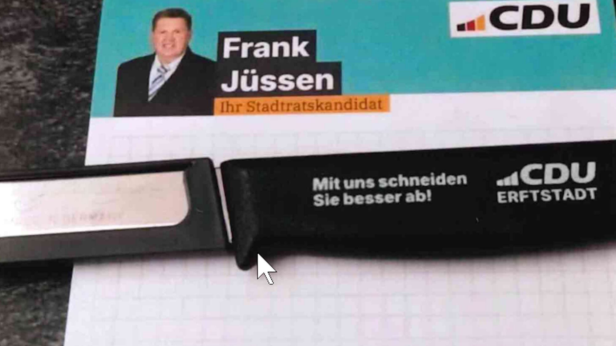 Die CDU in Erftstadt verschenkt Küchenmesser.