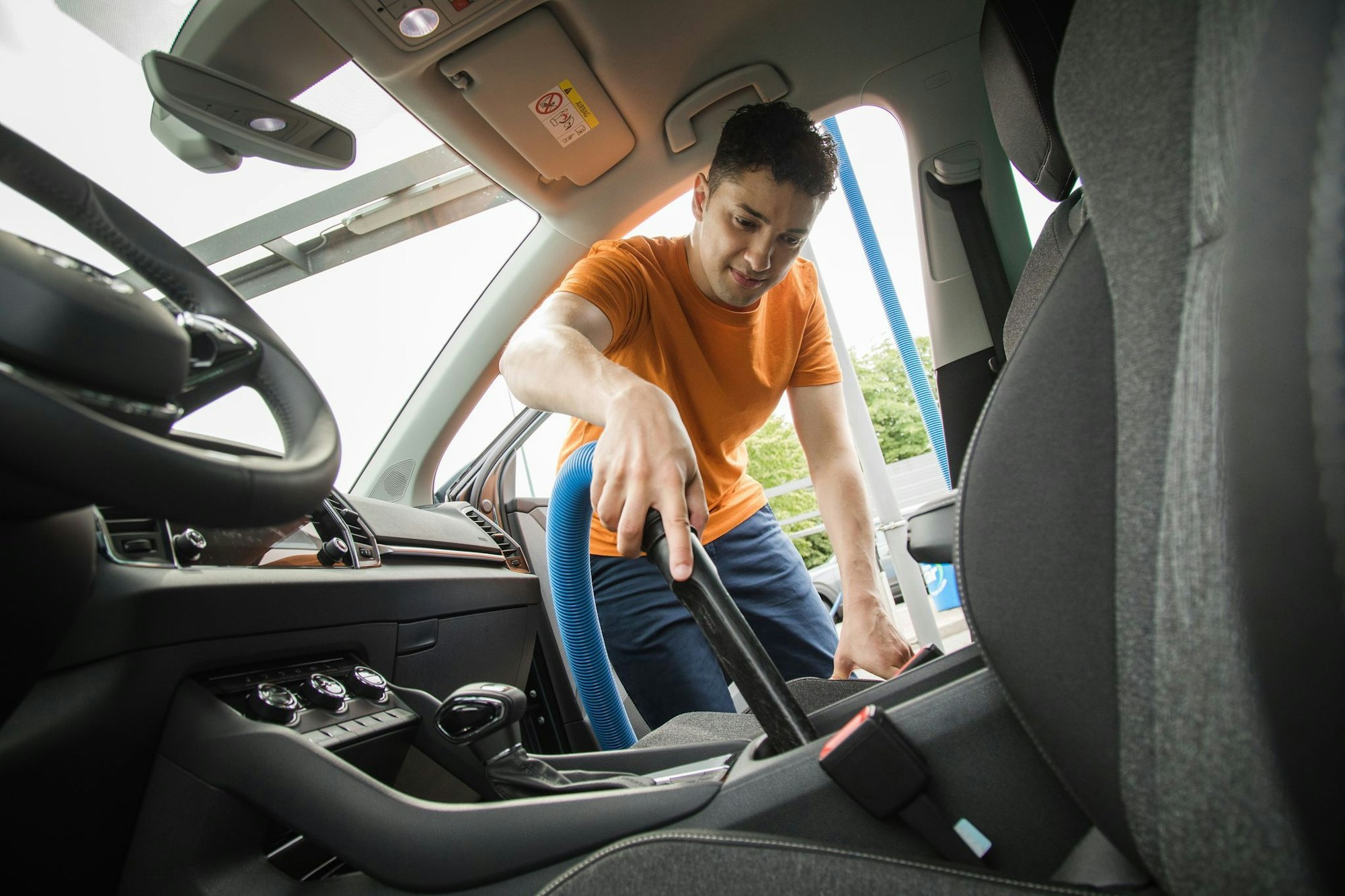 Adios Staub und Sand: Nach dem Urlaub hat das Auto etwas Pflege verdient.