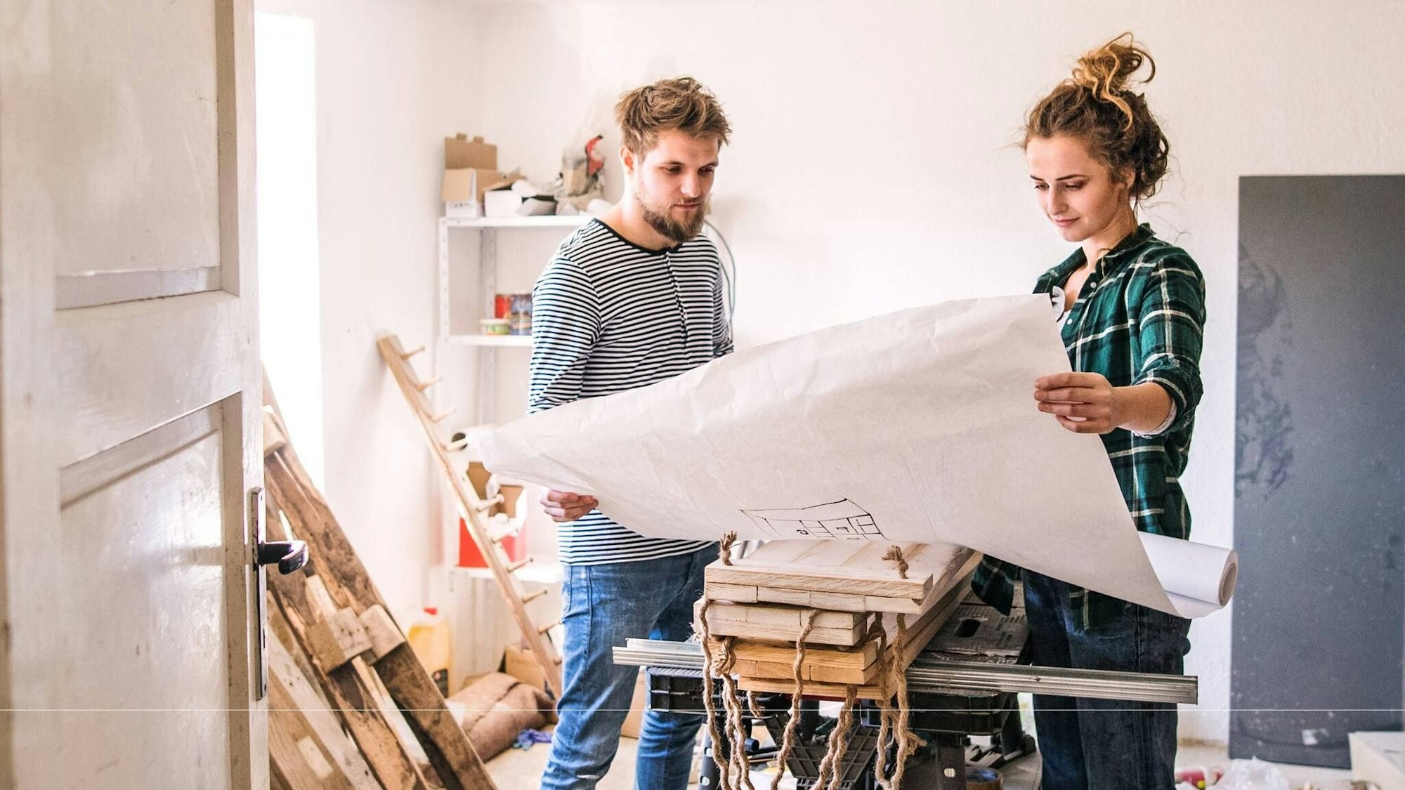Der Bau oder Kauf eines Hauses ist teuer, weswegen viele junge Menschen das nicht aus eigener Kraft stemmen können. /