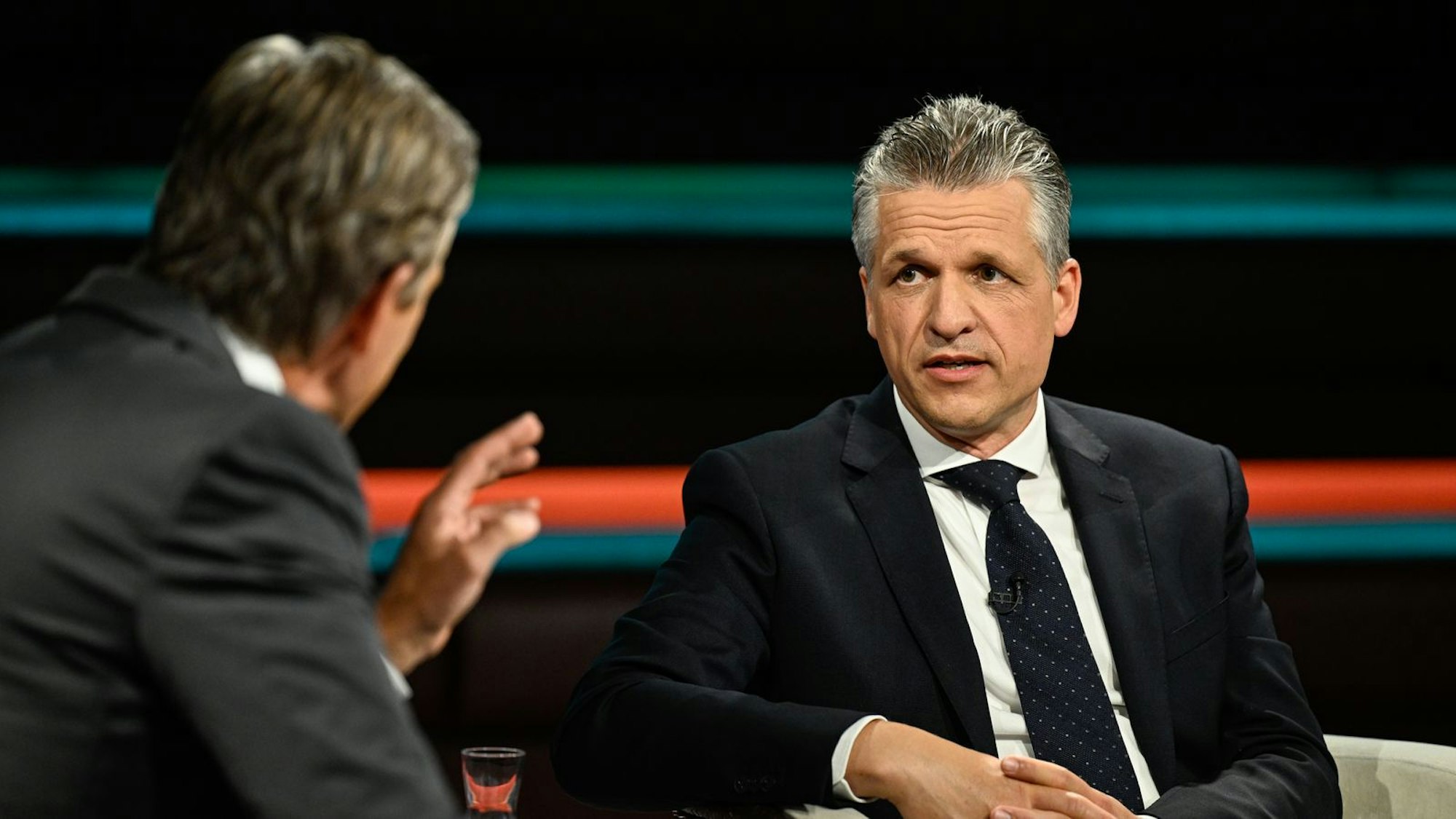 Am Donnerstagabend befragte Markus Lanz (links) seinen Gast Thorsten Frei zur kommenden Wehrpflicht. (Bild: ZDF / Markus Hertrich)