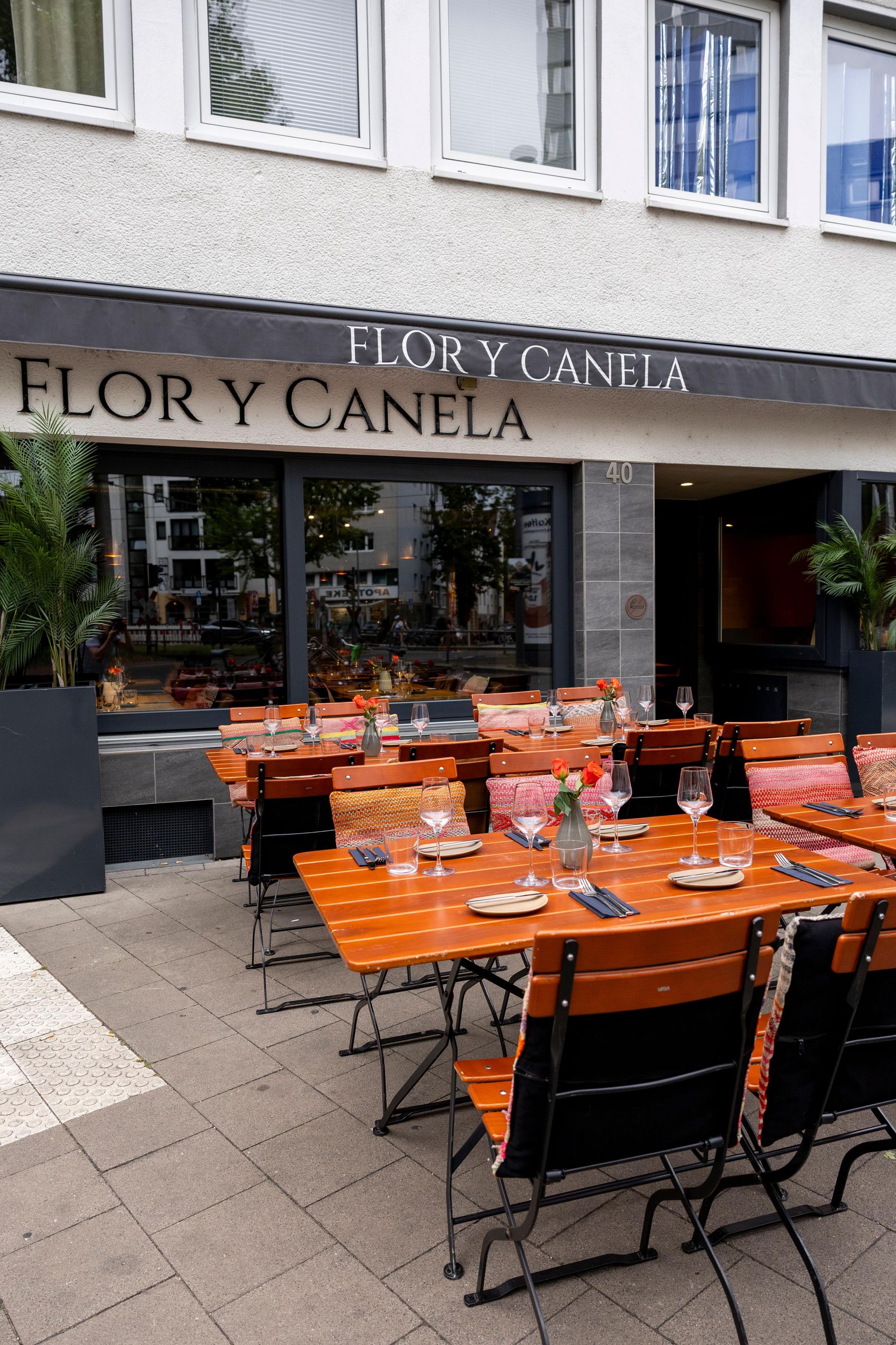 Terrasse des Restauranta „Flor y Canela“ in der Südstadt.