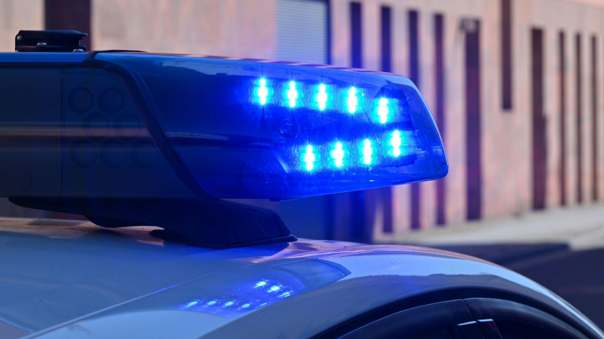 Unbekannte haben Werkzeug aus einem Handwerksfahrzeug in Burscheid-Blasberg gestohlen.