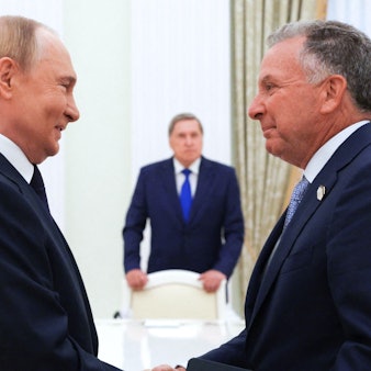 Gute Laune in Moskau: Trump-Unterhändler Steve Witkoff am 6. August bei einem Treffen mit Kremlchef Wladimir Putin. Der US-Sondergesandte soll die Worte des russischen Präsidenten bei dem folgenden Gespräch falsch verstanden haben.