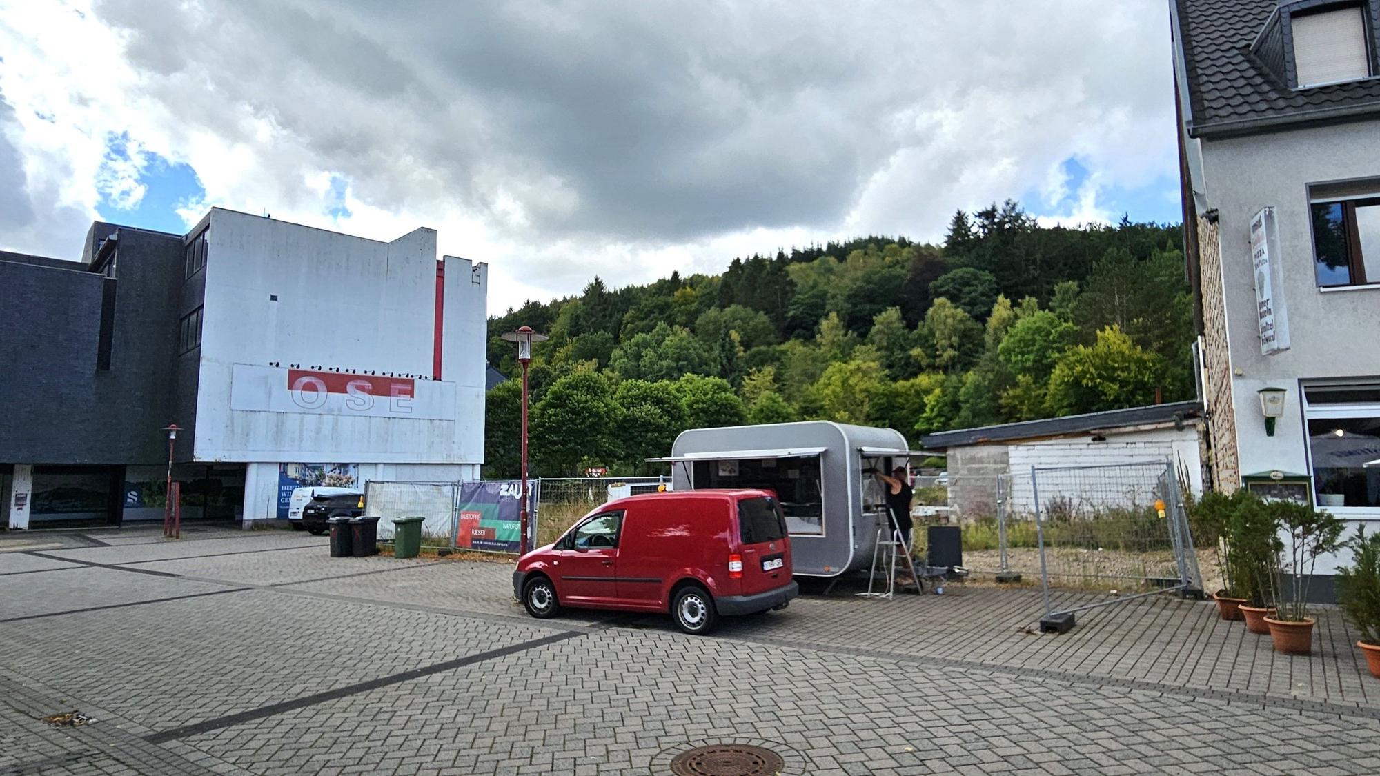 Blick auf die Baulücke neben dem ehemaligen Ose-Geschäft.