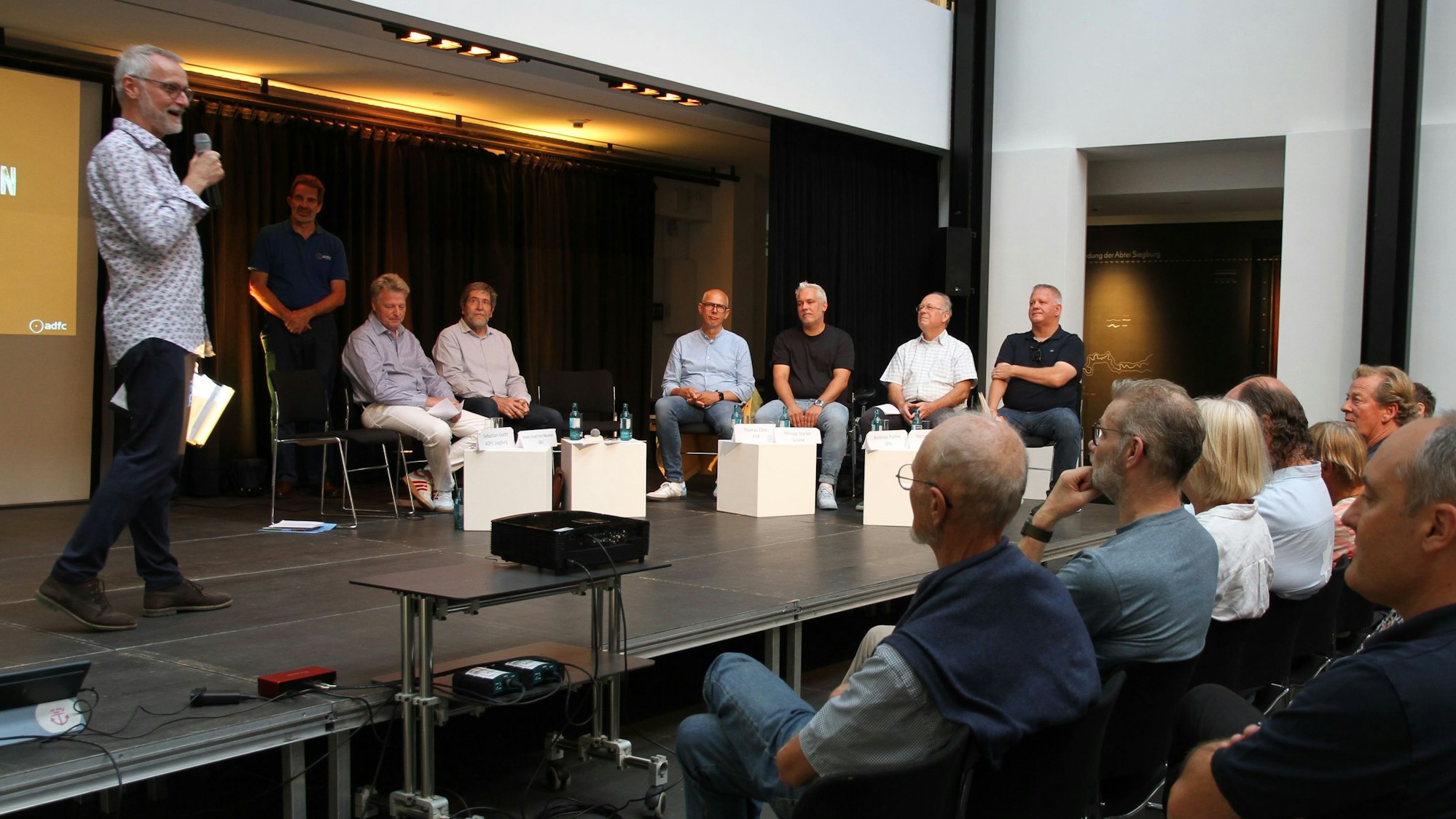 Thema Verkehrswende: Siegburger Kommunalpolitiker hatte der ADFC zur Podiumsdiskussion ins Stadtmuseum geladen.
