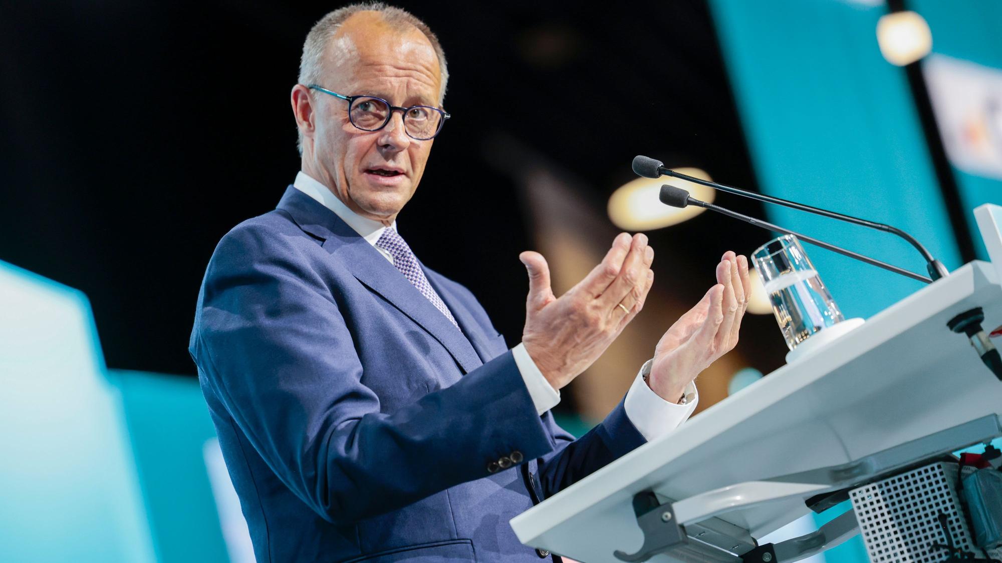Bonn: Bundeskanzler Friedrich Merz spricht beim Landesparteitag der CDU Nordrhein-Westfalen.