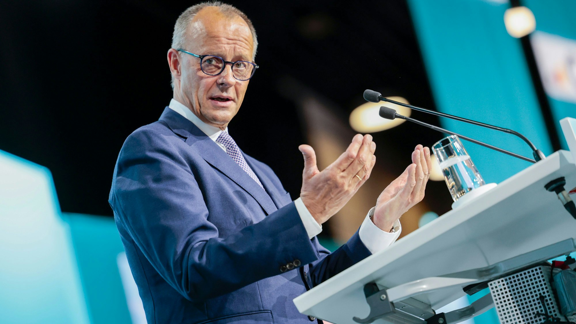 Bonn: Bundeskanzler Friedrich Merz spricht beim Landesparteitag der CDU Nordrhein-Westfalen.