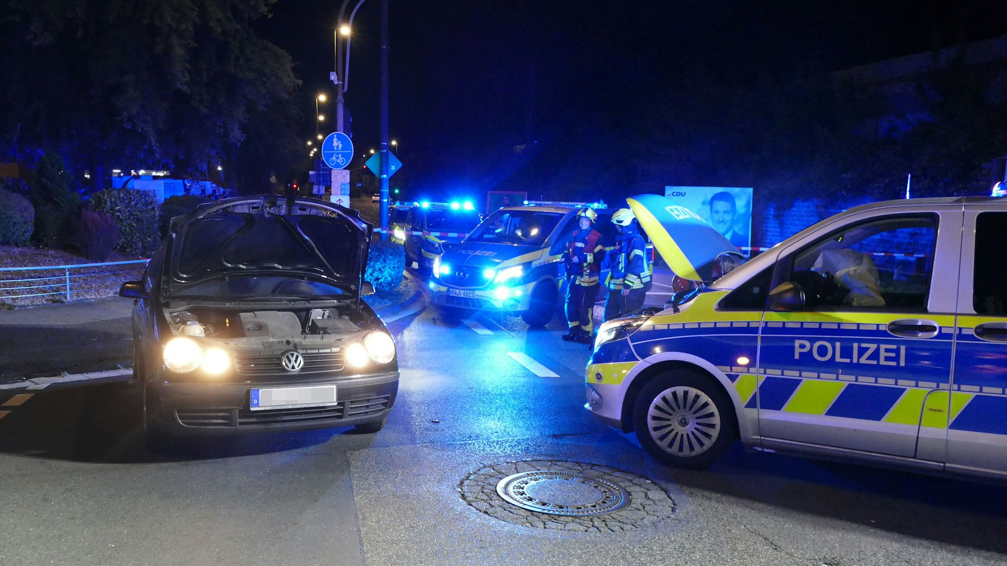 Das Polizeiauto rammte den VW Polo, der aus der Blücherstraße kam.