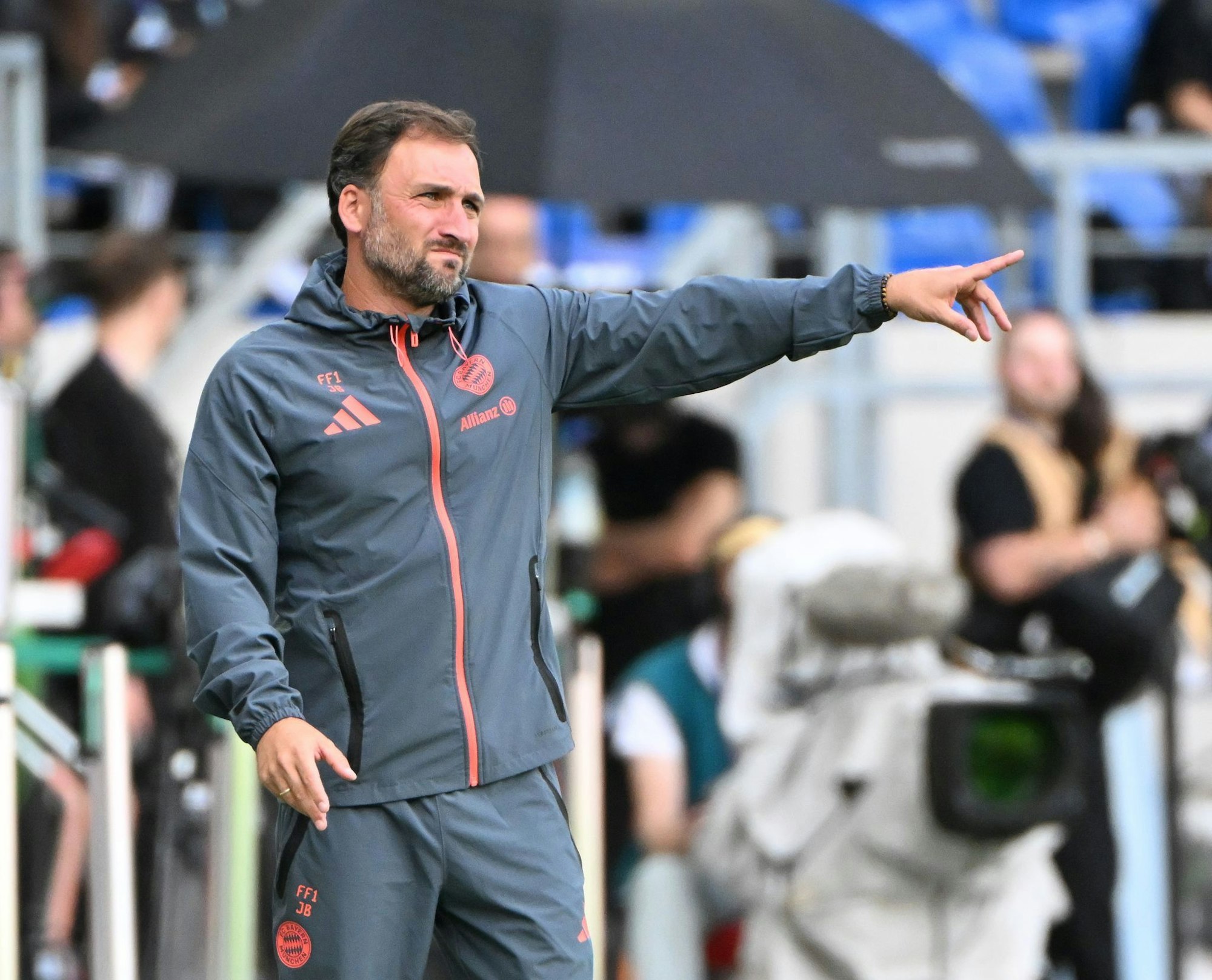 Neu an der Seitenlinie der Münchnerinnen: Trainer José Barcala.