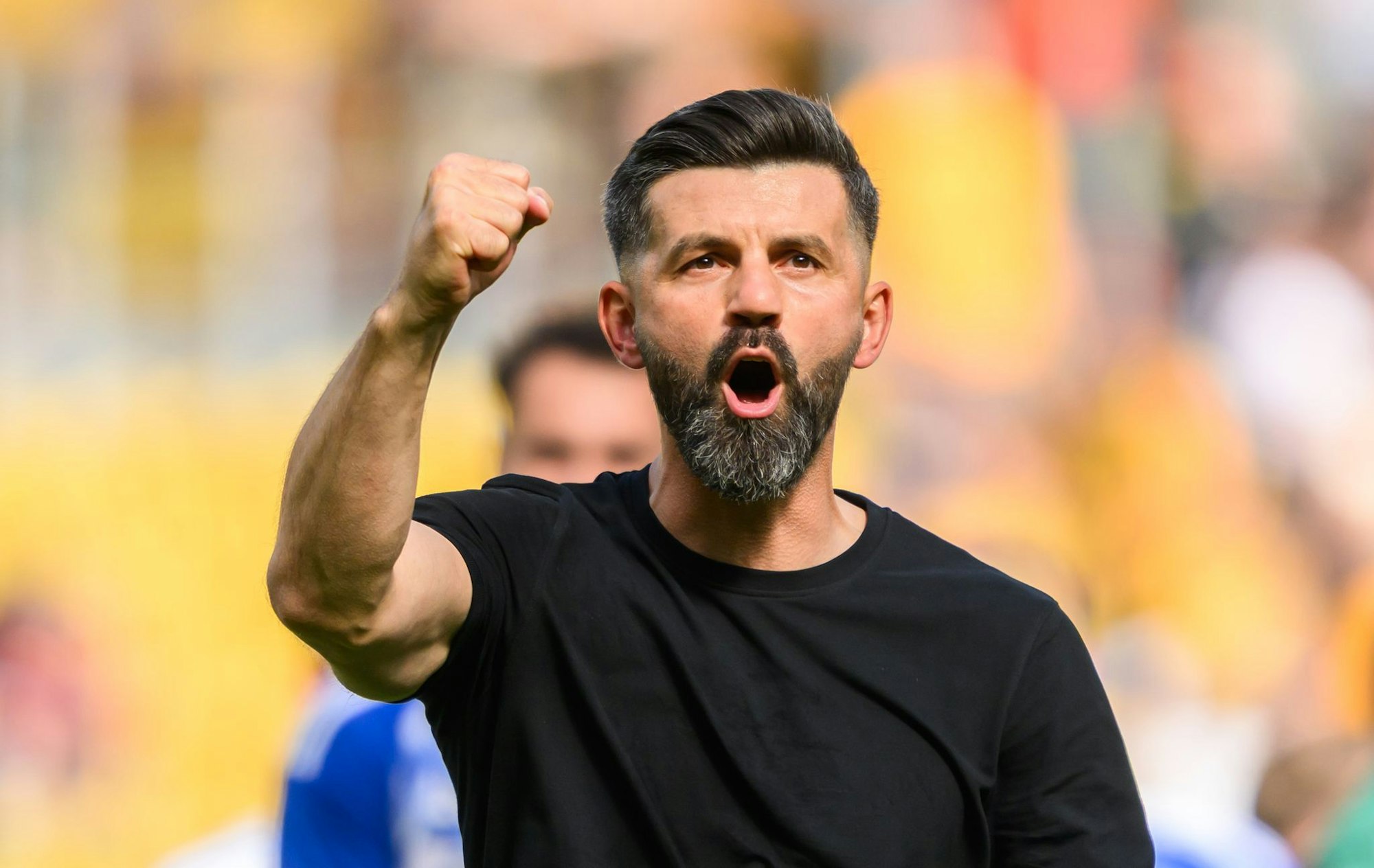 Miron Muslić (FC Schalke 04) jubelt nach dem Sieg. Er sieht eine neue Qualität.