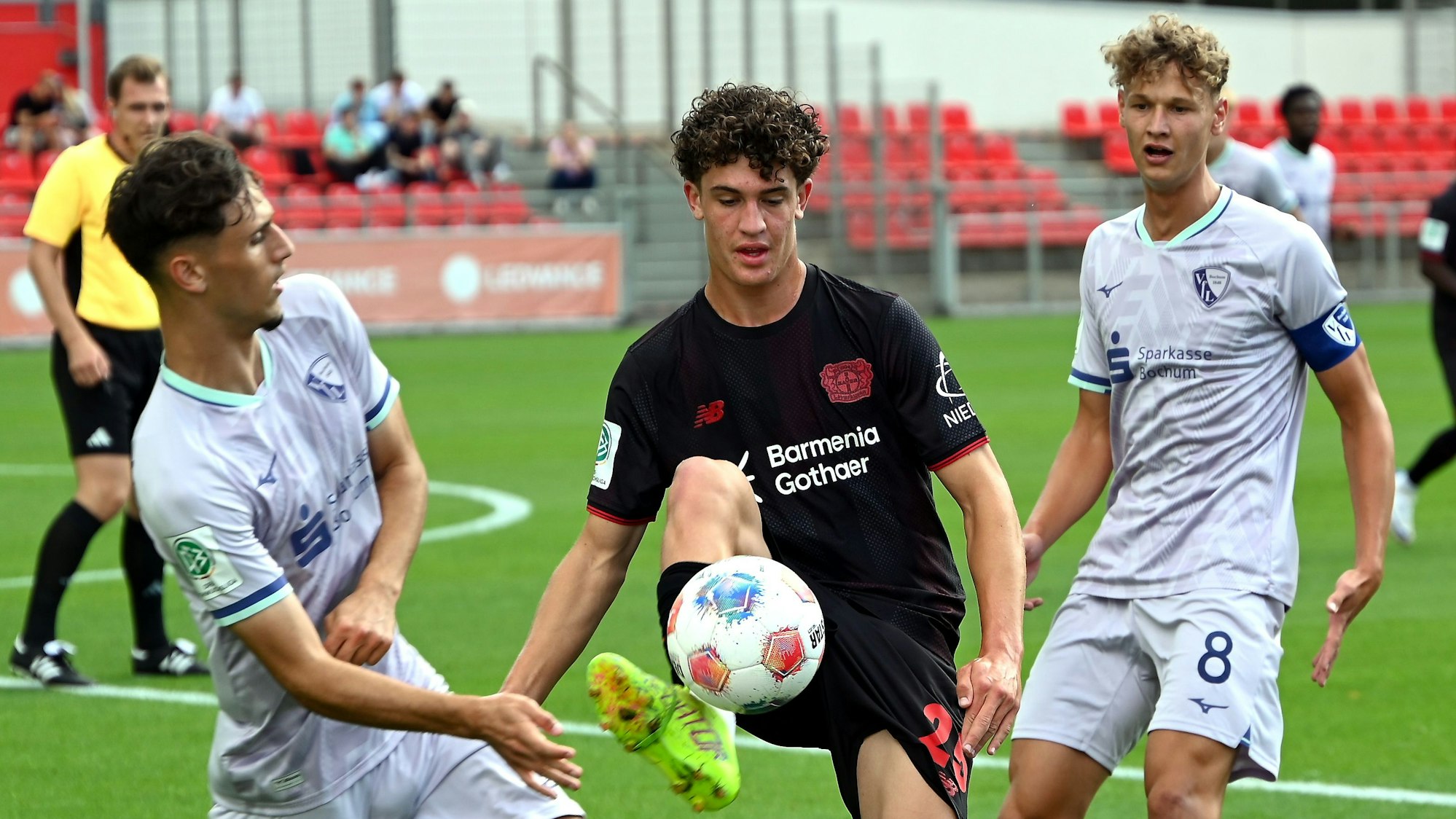 30.08.2025, Fiussball-U19-Bayer 04-Bochum
mitte: Jonah Berghoff (Bayer)
Foto: Uli Herhaus