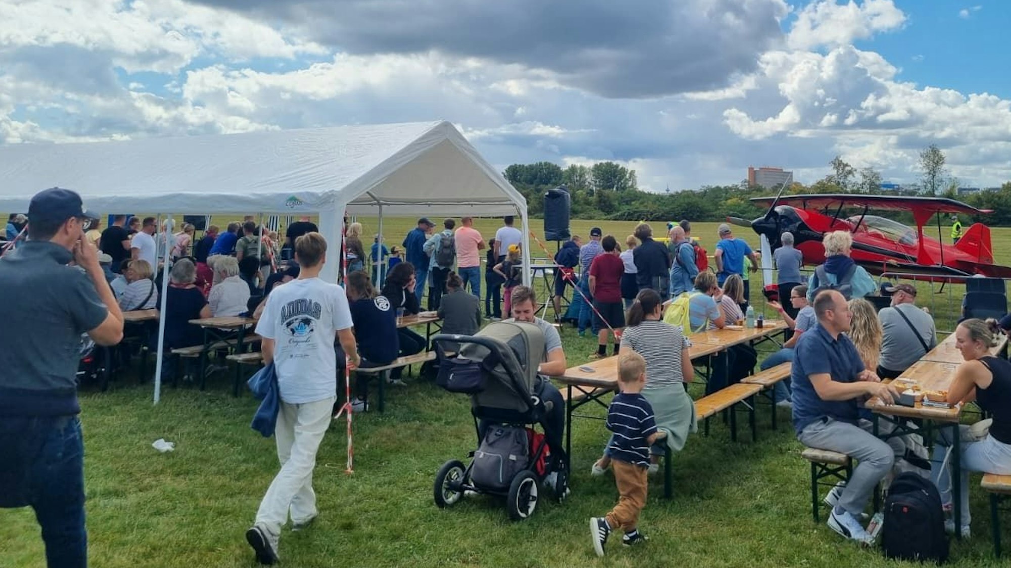 Flugplatzfest auf dem Flugplatz Kurtekotten Leverkusen