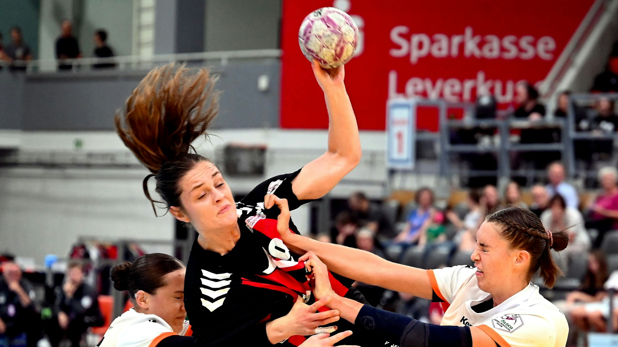 31.08.2025, Handball-TSV Bayer Leverkusen-Waiblingen
mitte: Denise Mol (Bayer)
Foto: Uli Herhaus