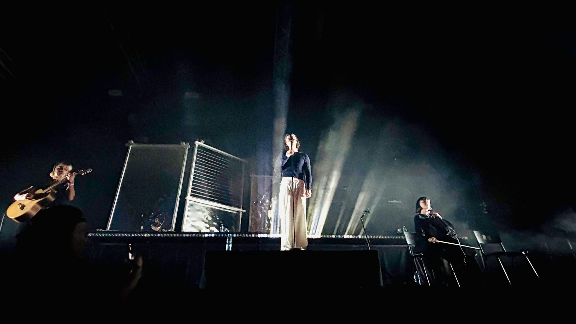 Das Bild zeigt Berq beim Stadt ohne Meer-Festival. Foto: Kevin Goonewardena