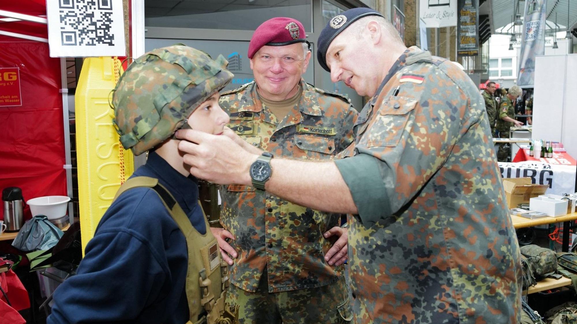 Beim Reserve Ausbildungszug informierte sich vor allem die Jugend über die Bundeswehr.