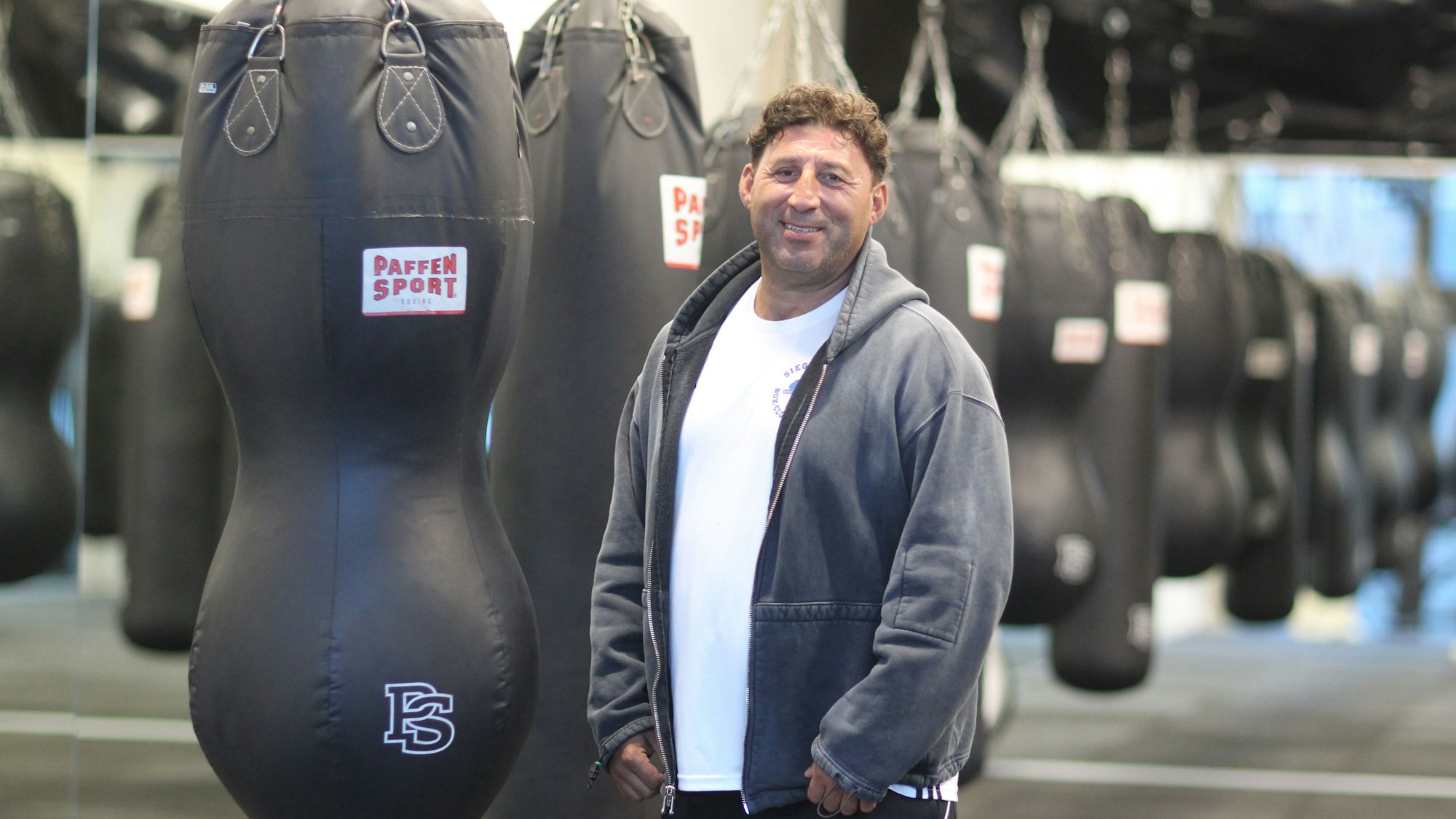 Der Siegburger Box-Club hat seit Mitte Mai in Siegburg eine neue Heimat gefunden. Vorsitzender Ahmet Ogul ist stolz auf das Erreichte nach fünfjähriger Amtszeit und freut sich am Samstag auf das Sommerfest.