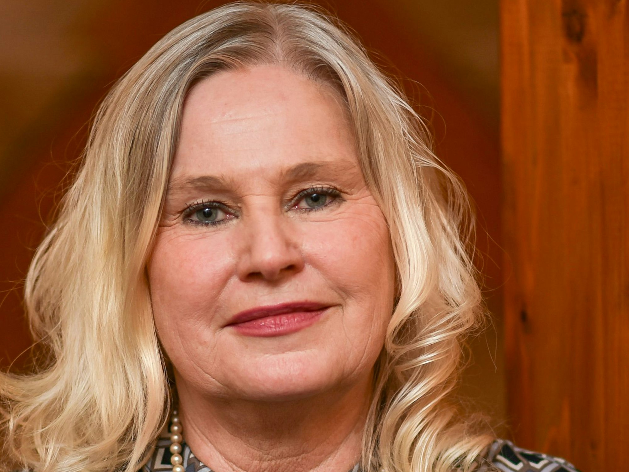 Das Porträtbild zeigt Iris Guder.