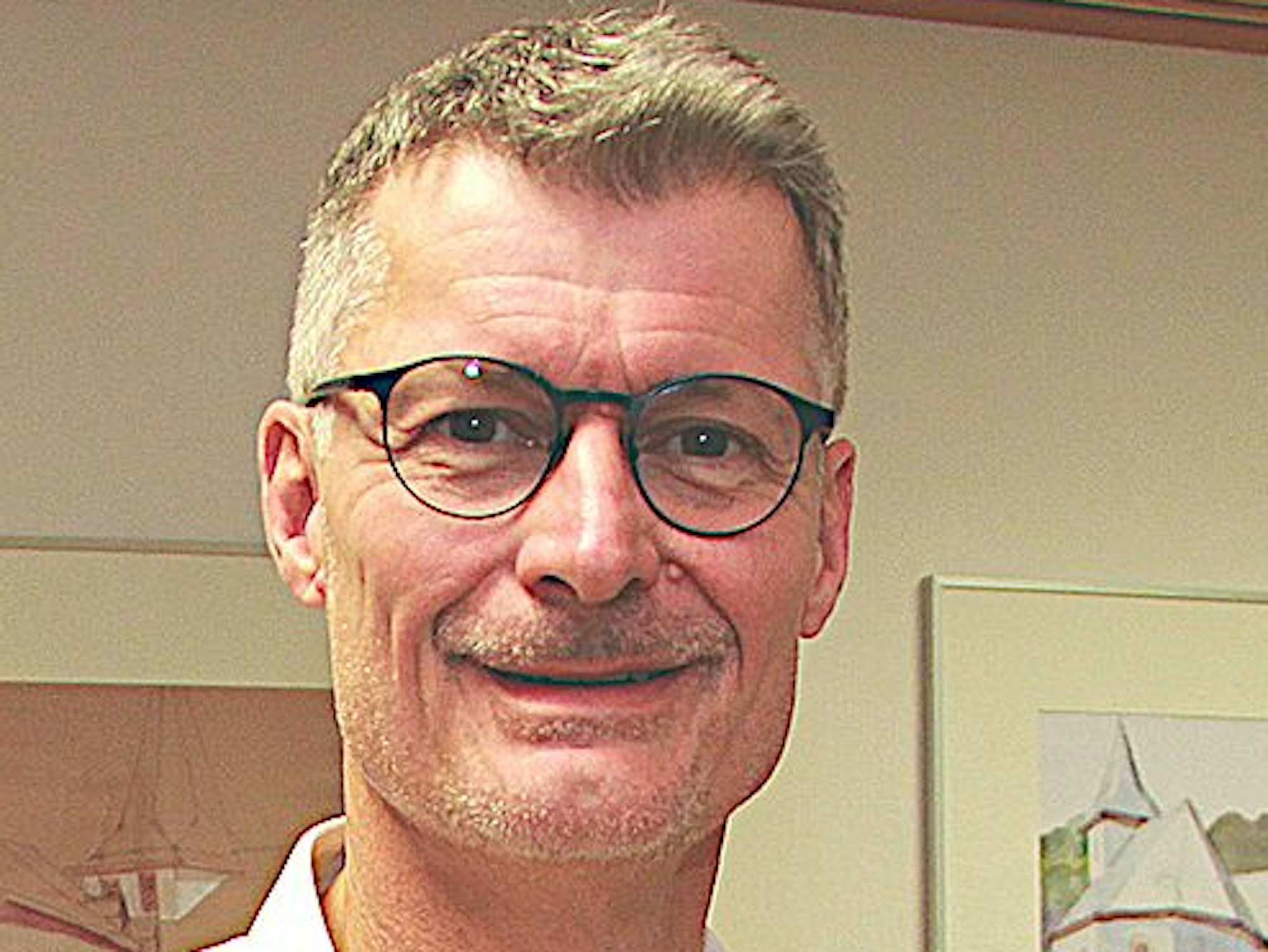 Das Porträtbild zeigt Jan Lembach.