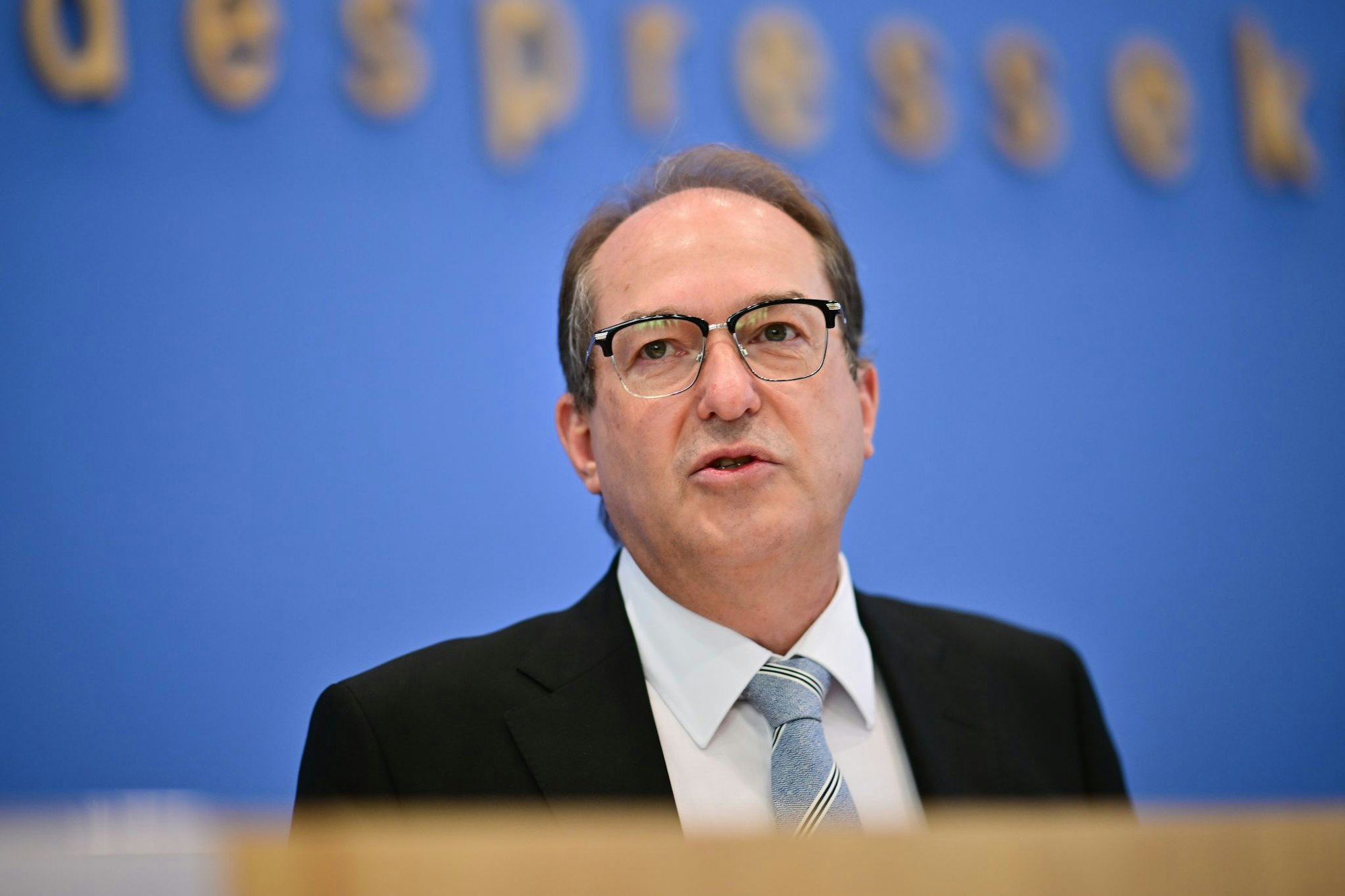Kurz nach Amtsantritt hatte Dobrindt im Mai die Kontrollen an den deutschen Außengrenzen verstärkt. (Archivbild)