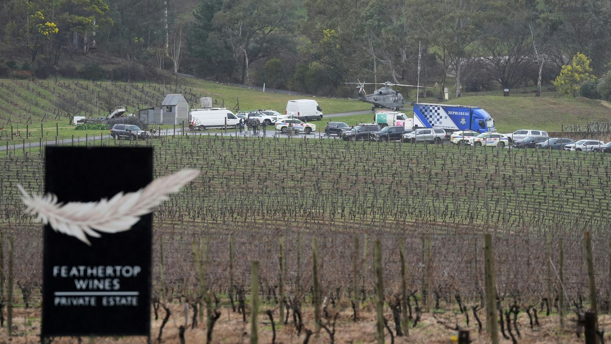 Die Polizei richtete ihre Kommandozentrale auf einem Weingut ein.