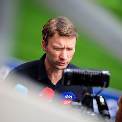 Simon Rolfes, Geschäftsführer Sport bei Bayer 04 Leverkusen, mit einem Statement vor Pressevertretern nach der Entlassung von Trainer Erik ten Haag.