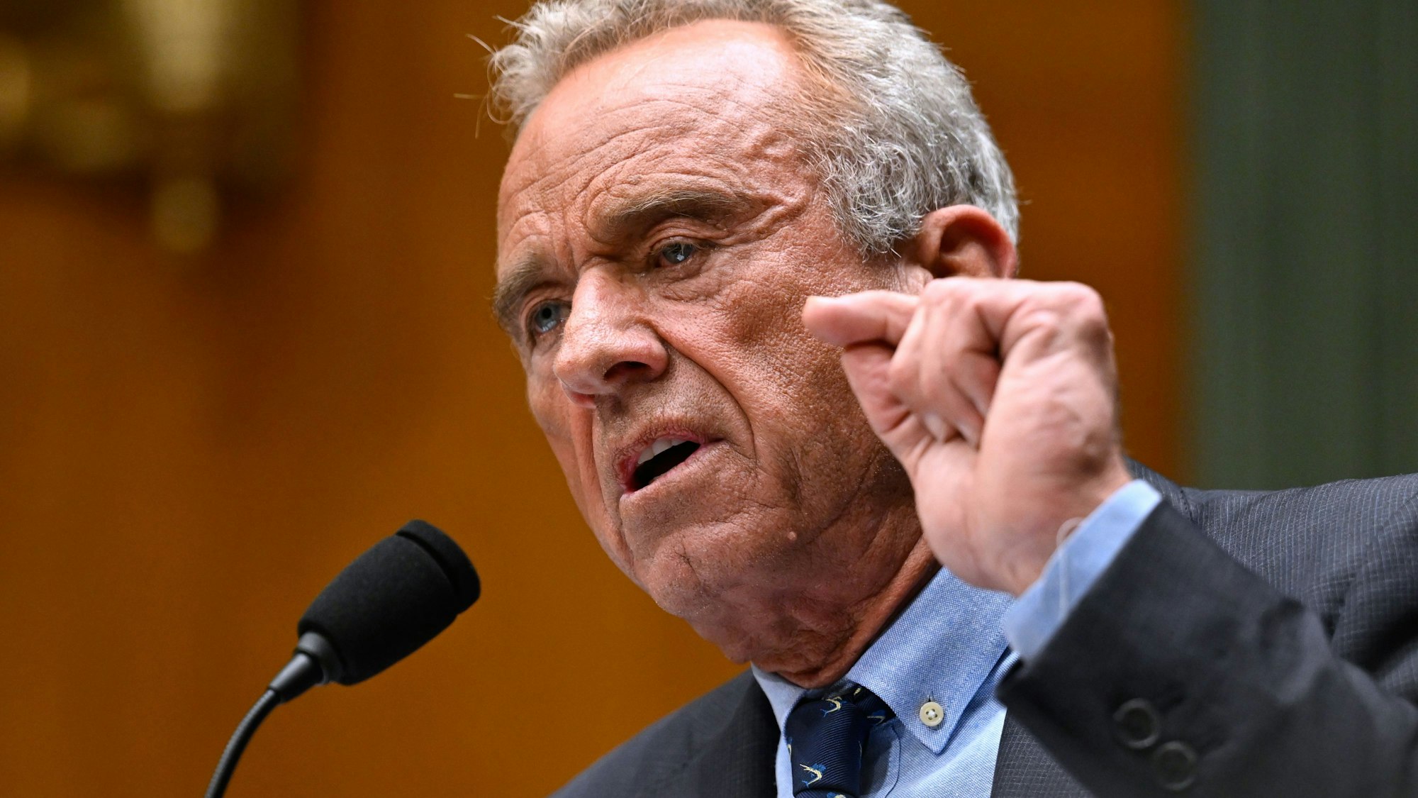 ARCHIV - 14.05.2025, USA, Washington: US-Gesundheitsminister Robert F. Kennedy Jr. spricht vor einem Senatsausschuss für Gesundheit, Bildung, Arbeit und Renten im US-Kapitol in Washington. (zu dpa: «USA: Vizeminister soll Gesundheitsbehörde übernehmen») Foto: John McDonnell/AP/dpa +++ dpa-Bildfunk +++