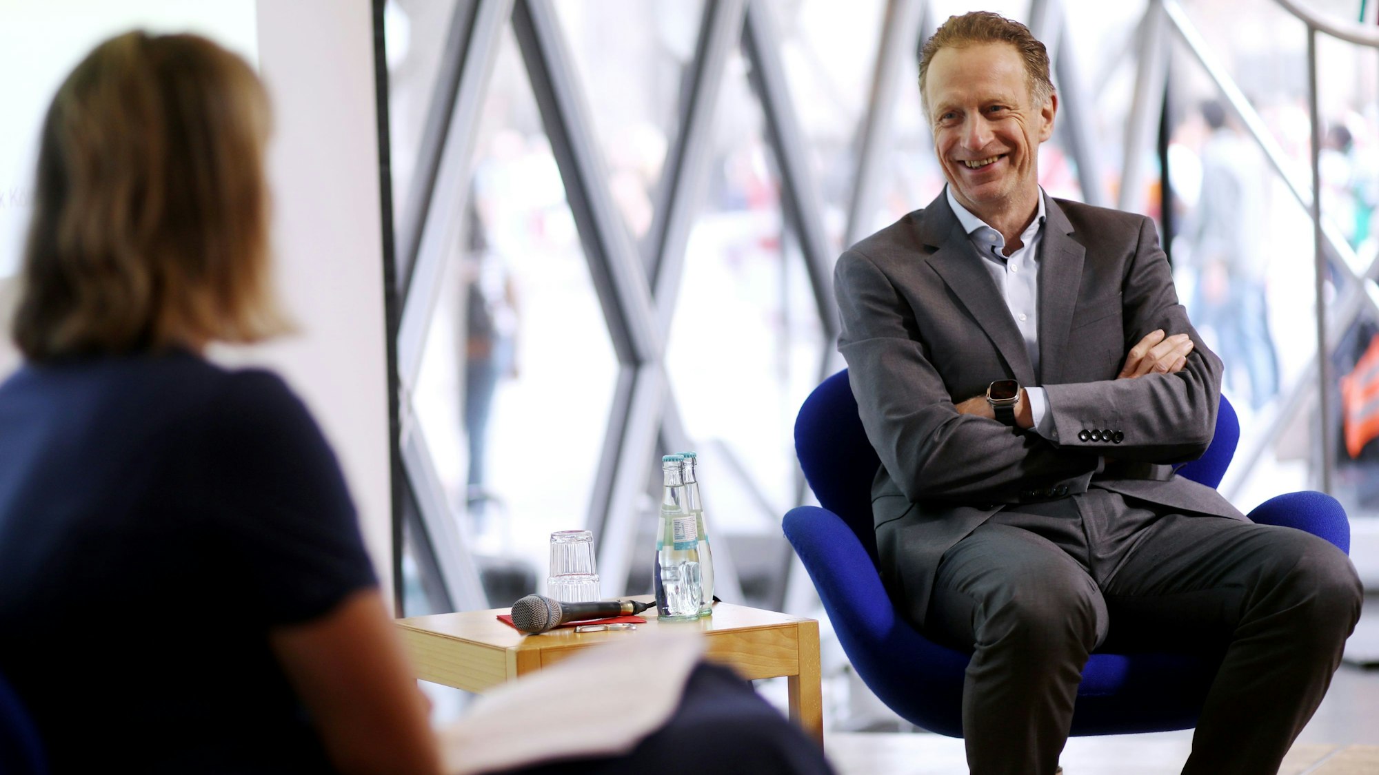 Köln: Medizintalk im Kölner Domforum: „Still, gefährlich, heilbar?“ Claudia Lehnen spricht mit Professor Dr. Axel Heidenreich. Foto: Arton Krasniqi