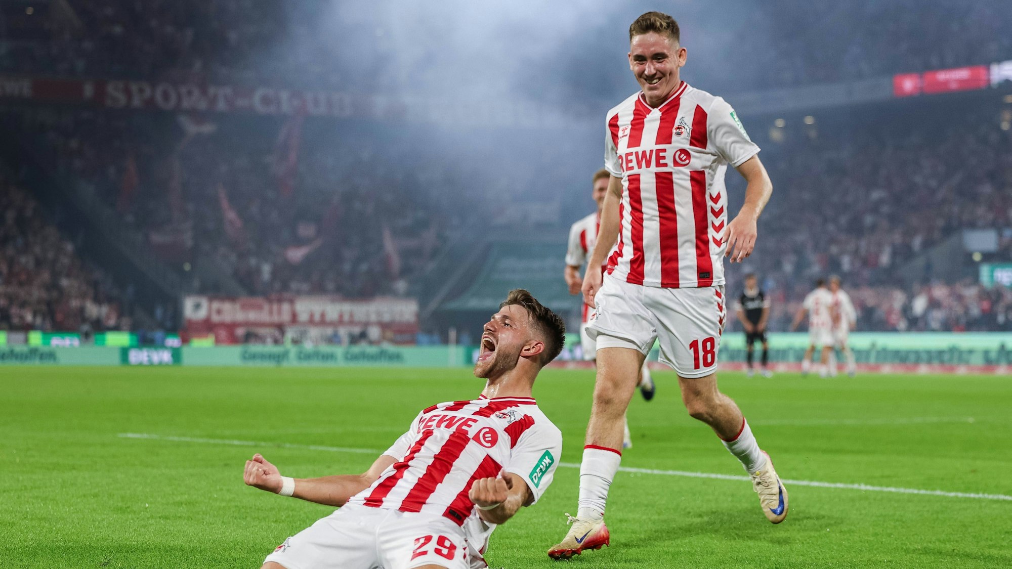 Fußball 1. Bundesliga 2. Spieltag 1. FC Köln - SC Freiburg am 31.08.2025 im RheinEnergieStadion in Köln Torjubel zum 3:0 durch Jan Thielmann Köln DFL regulations prohibit any use of photographs as image sequences and/or quasi-video. *** Soccer 1 Bundesliga 2 Matchday 1 FC Köln SC Freiburg on 31 08 2025 at RheinEnergieStadion in Cologne Goal celebration for 3 0 by Jan Thielmann Köln DFL regulations prohibit any use of photographs as image sequences and or quasi video xJRx