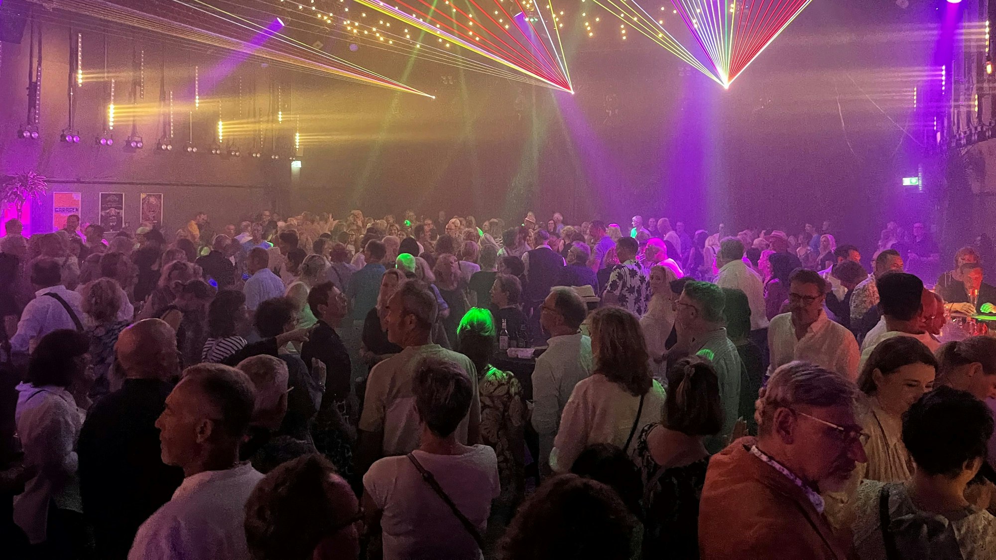 Tanzende Menschen auf der EXPRESS-Ü50-Party in der Live Music Hall