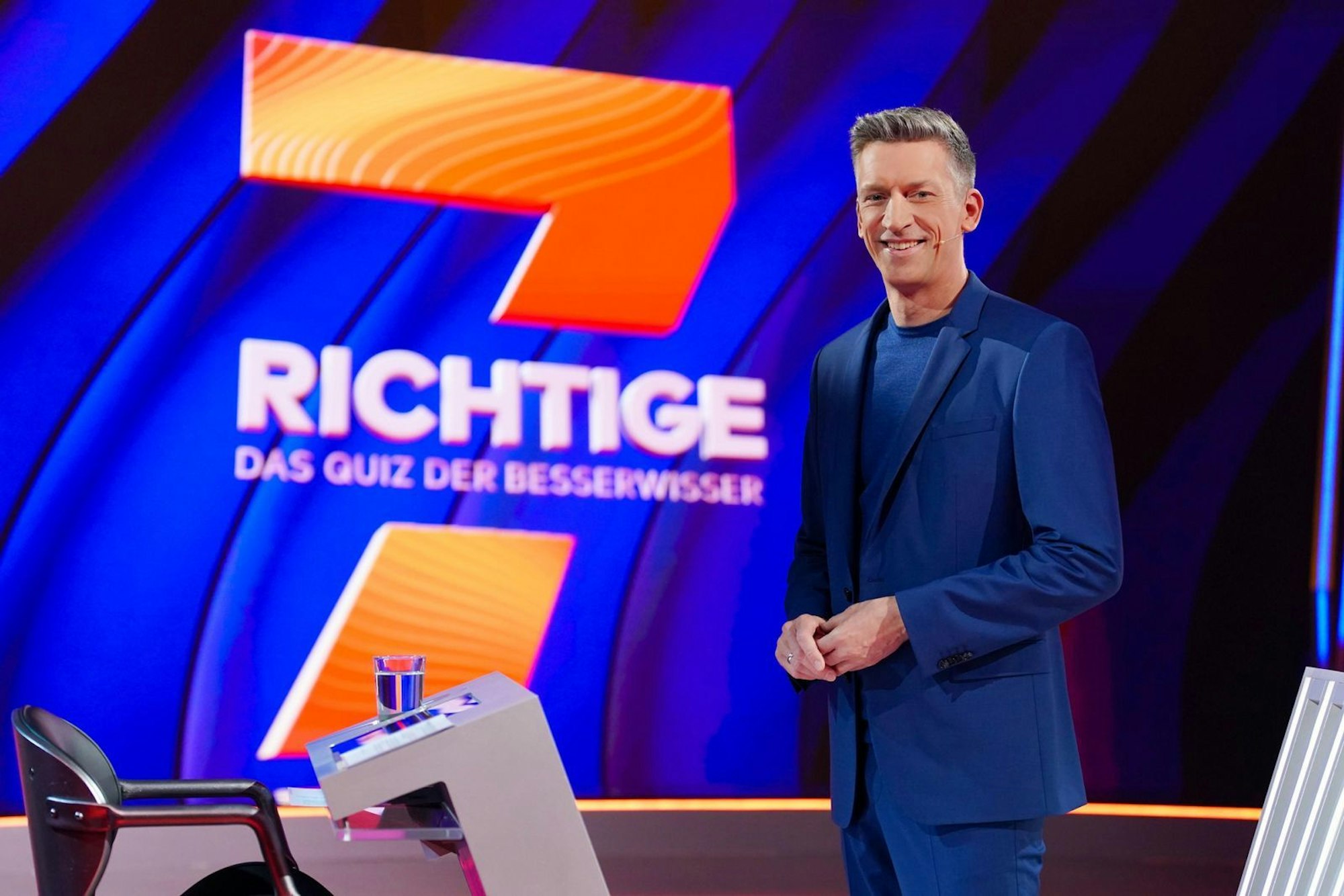 Steffen Hallaschka forderte sieben Besserwisser in seiner Quizshow heraus. (Bild: RTL / Stefan Gregorowius)