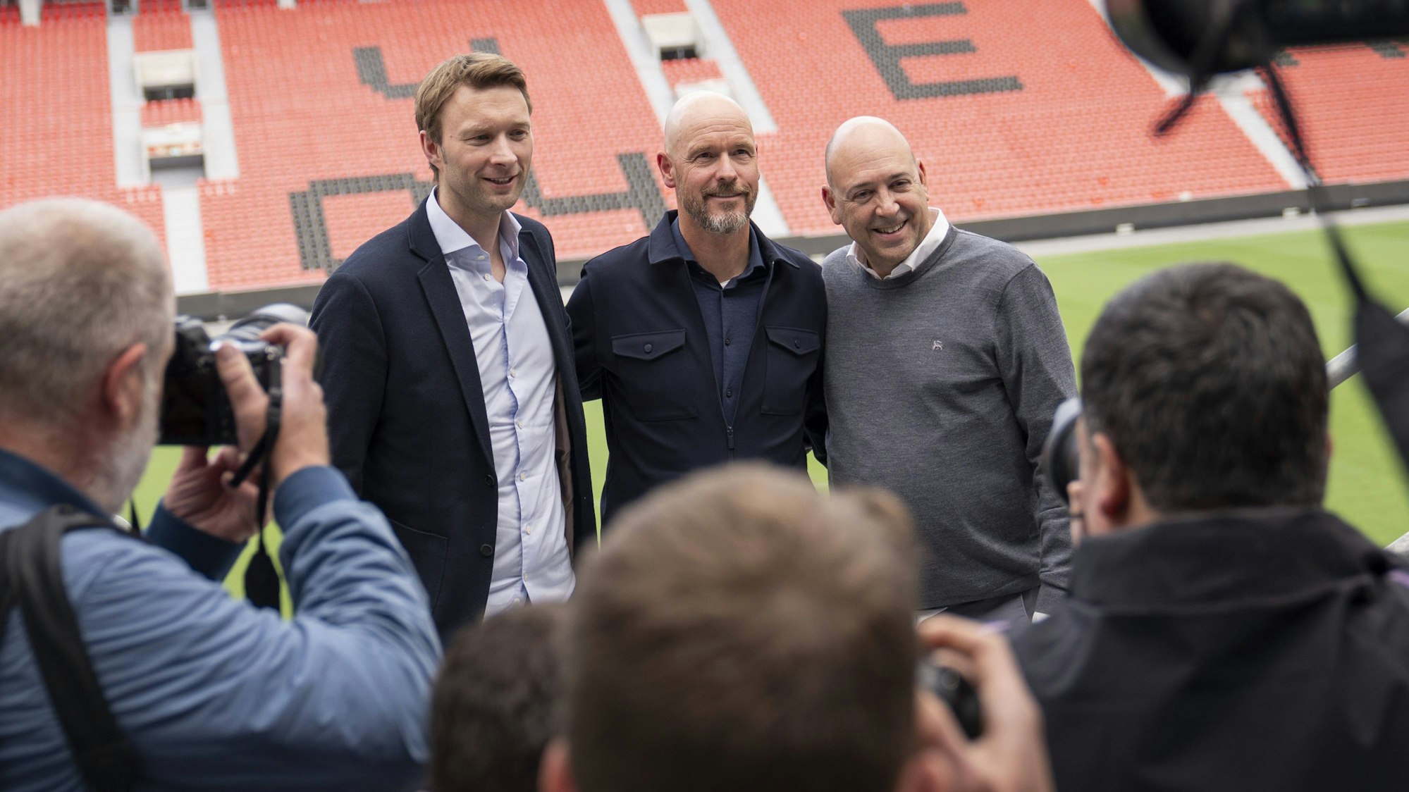 Simon Rolfes und Fernando Carro bei der Vorstellung von Erik ten Hag.