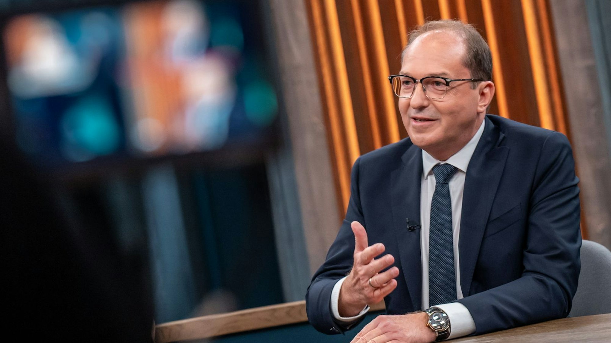Innenminister Alexander Dobrindt lobte bei Caren Miosga die verschärften Grenzkontrollen. (Bild: ARD/ Claudius Pflug)