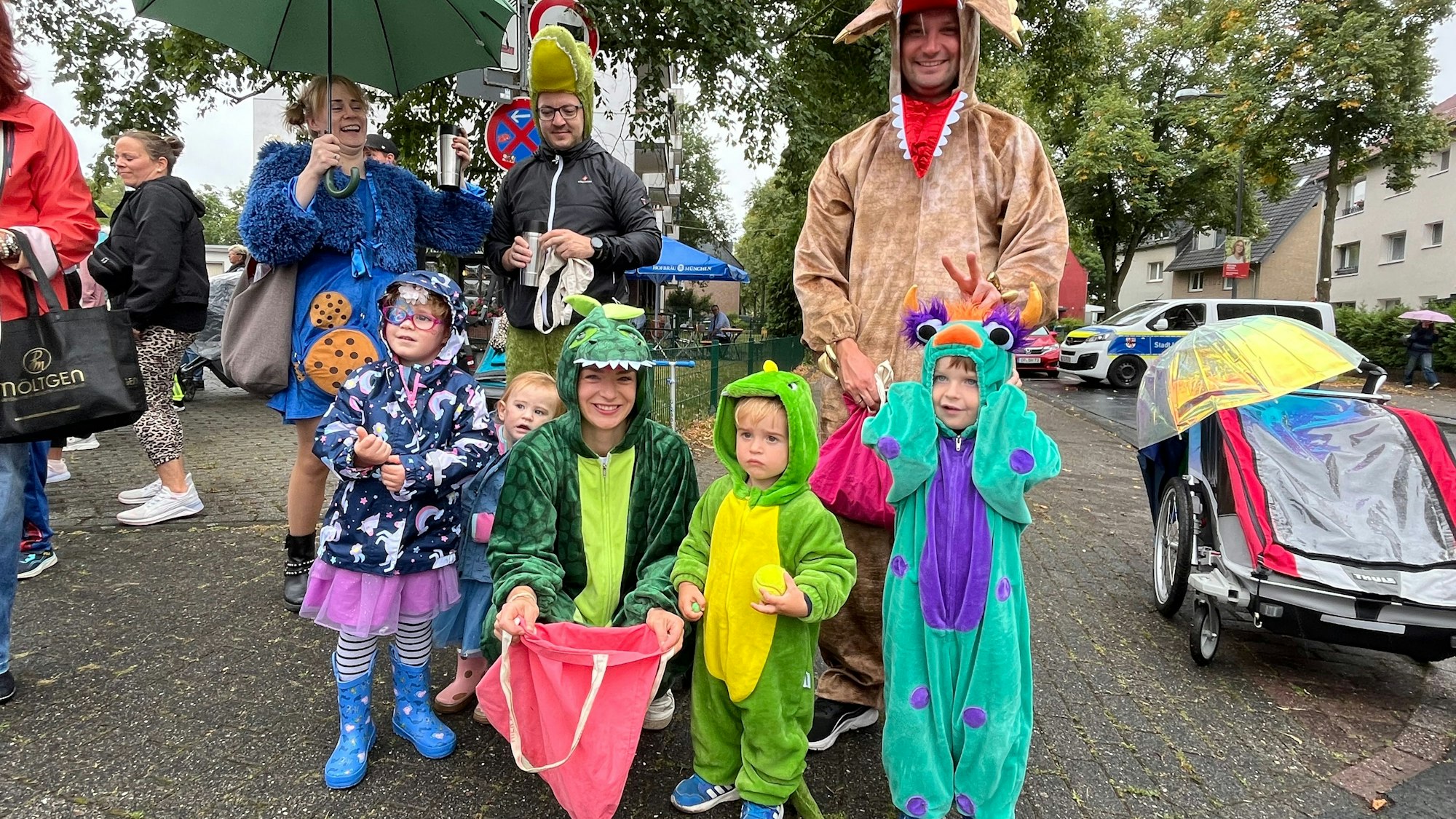 Menschen in Kostümen