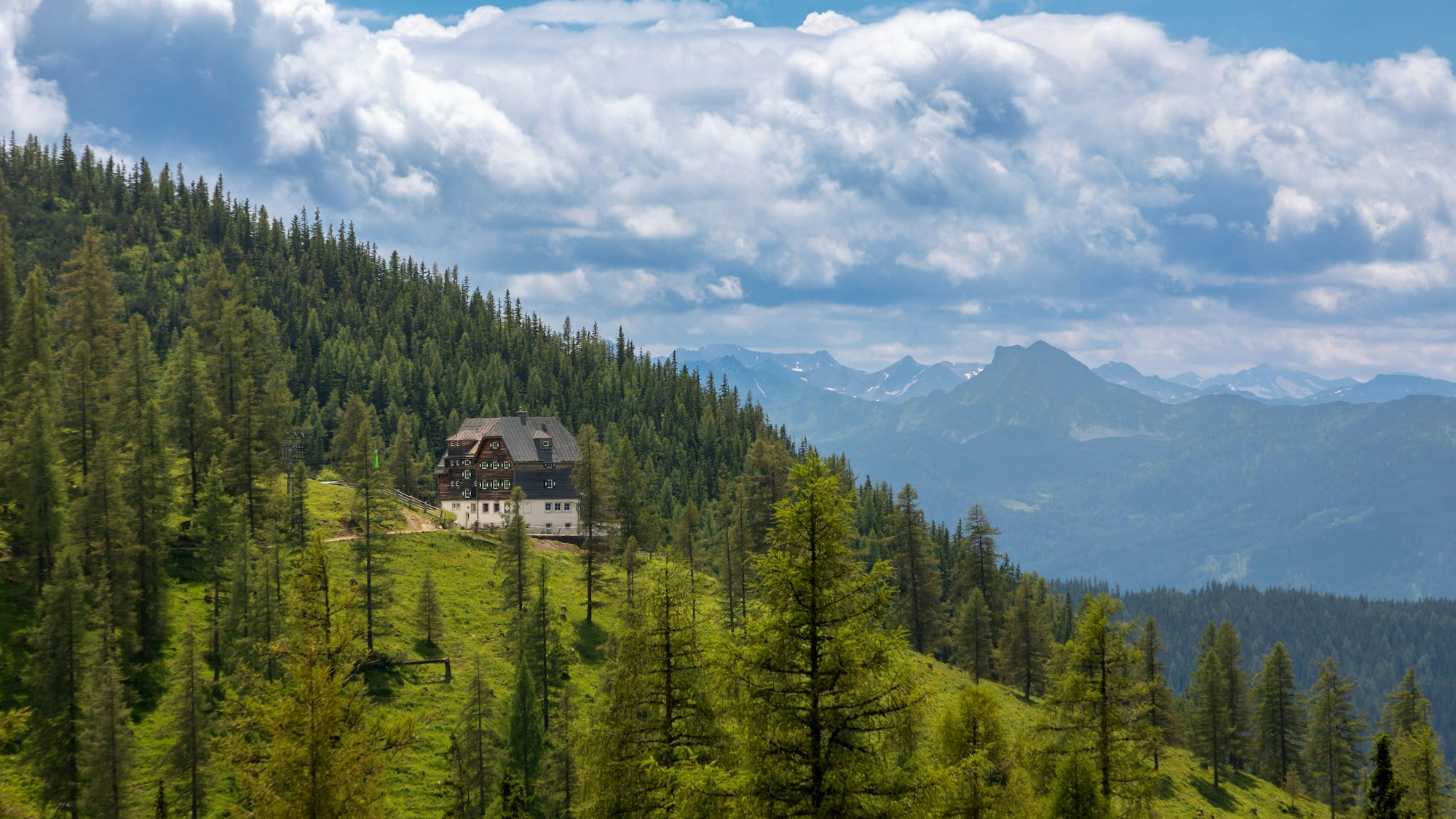 Aufnahme von der Austriahütte am Dachstein bei Ramsau in Österreich. (Archivbild)