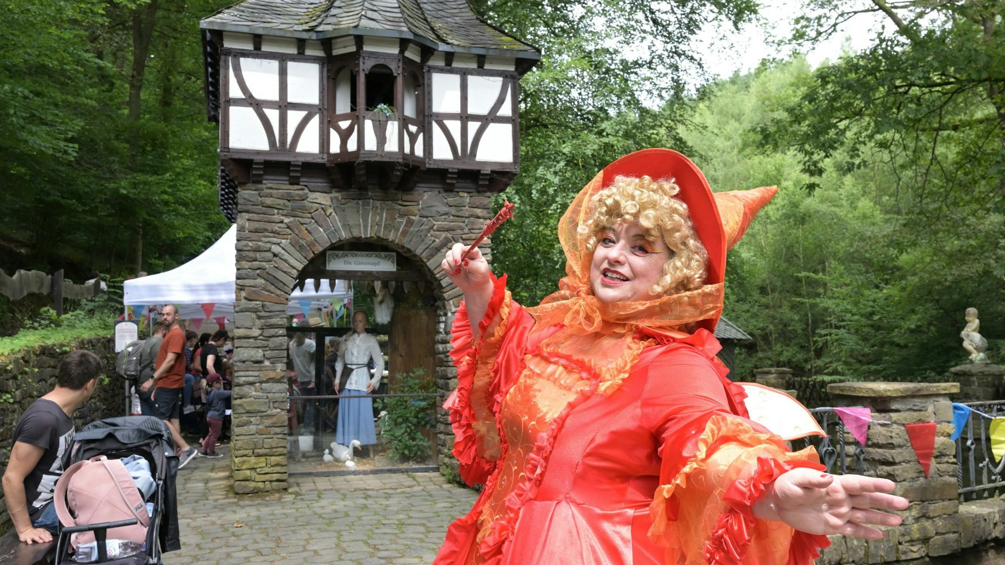 Zauberin beim Märchenwaldfest in Altenberg. (Archivbild)