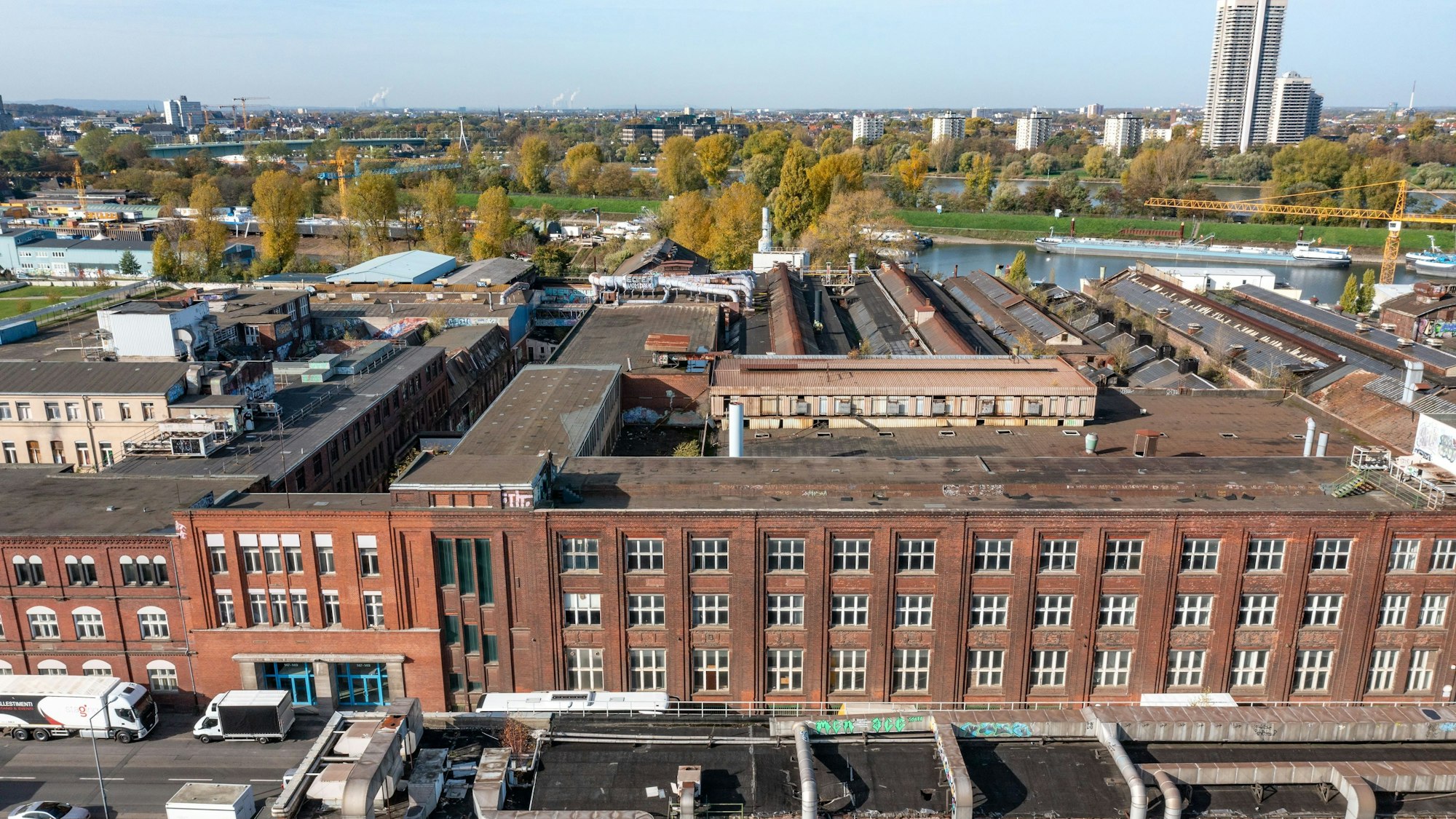 Blick auf das ehemalige KHD-Gelände an der Deutz-Mülheimer-Straße. (Archivbild)