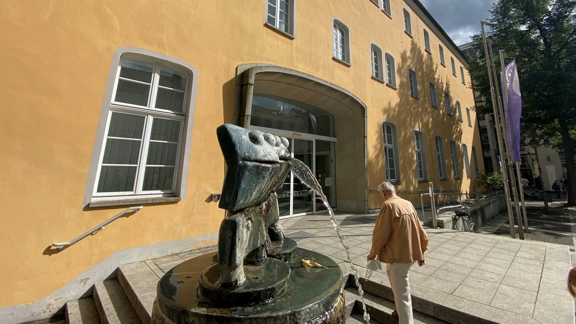 Zu sehen ist das Brühler Rathaus.