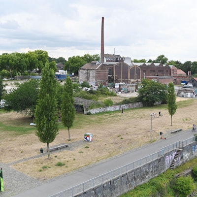 08.07.2025 Köln. Zahlreiche Bauprojekte im Stadtentwicklungsprojekt Mühlheimer Süden verzögern sich. Teilweise liegen die Plangebiete noch komplett brach. Lindgens Areal. Foto: Alexander Schwaiger