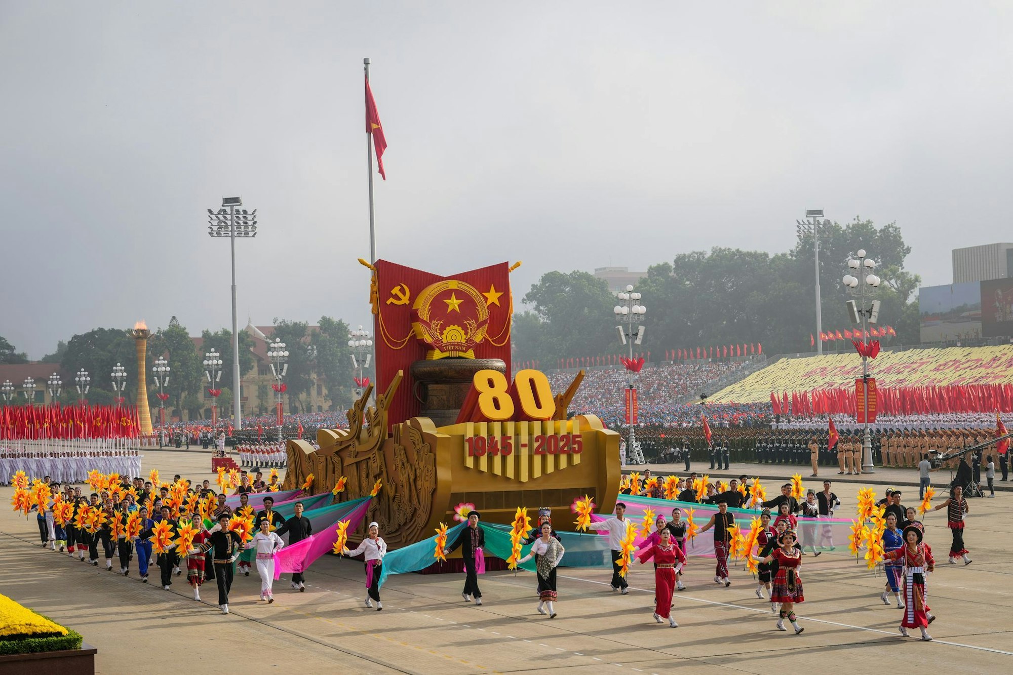 Die Parade fand auf dem Ba-Dinh-Platz statt, wo Ho Chi Minh vor 80 Jahren die Unabhängigkeit verkündet hatte.